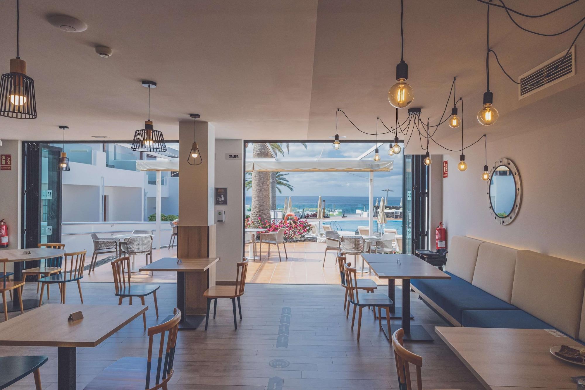 Restaurant R2 Bahía Kontiki Beach Apartments
