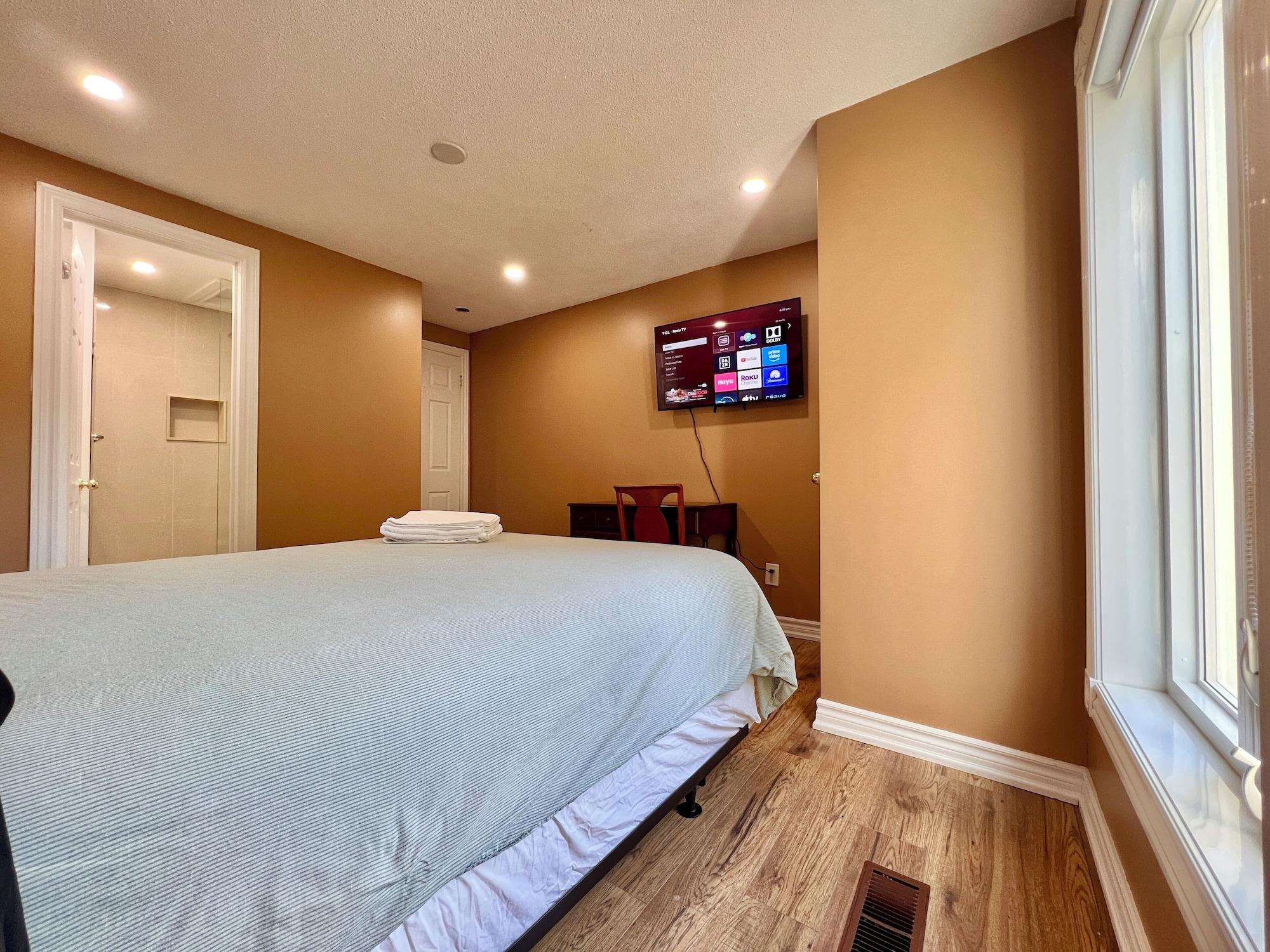 Habitación Cozy Home Near Transit & Hillcrest Mall with Free Parking