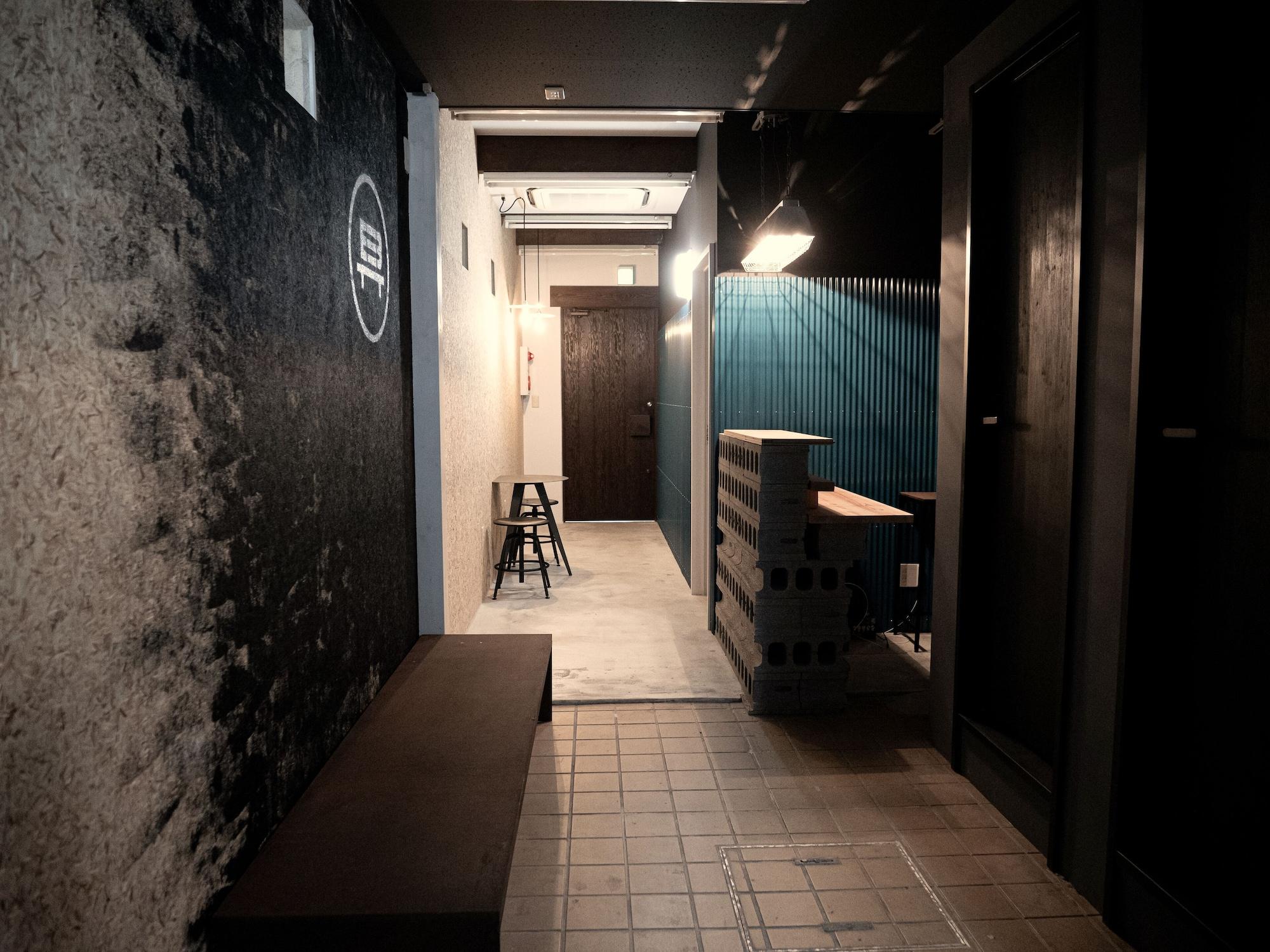 Vista Lobby BENCH - Hostel