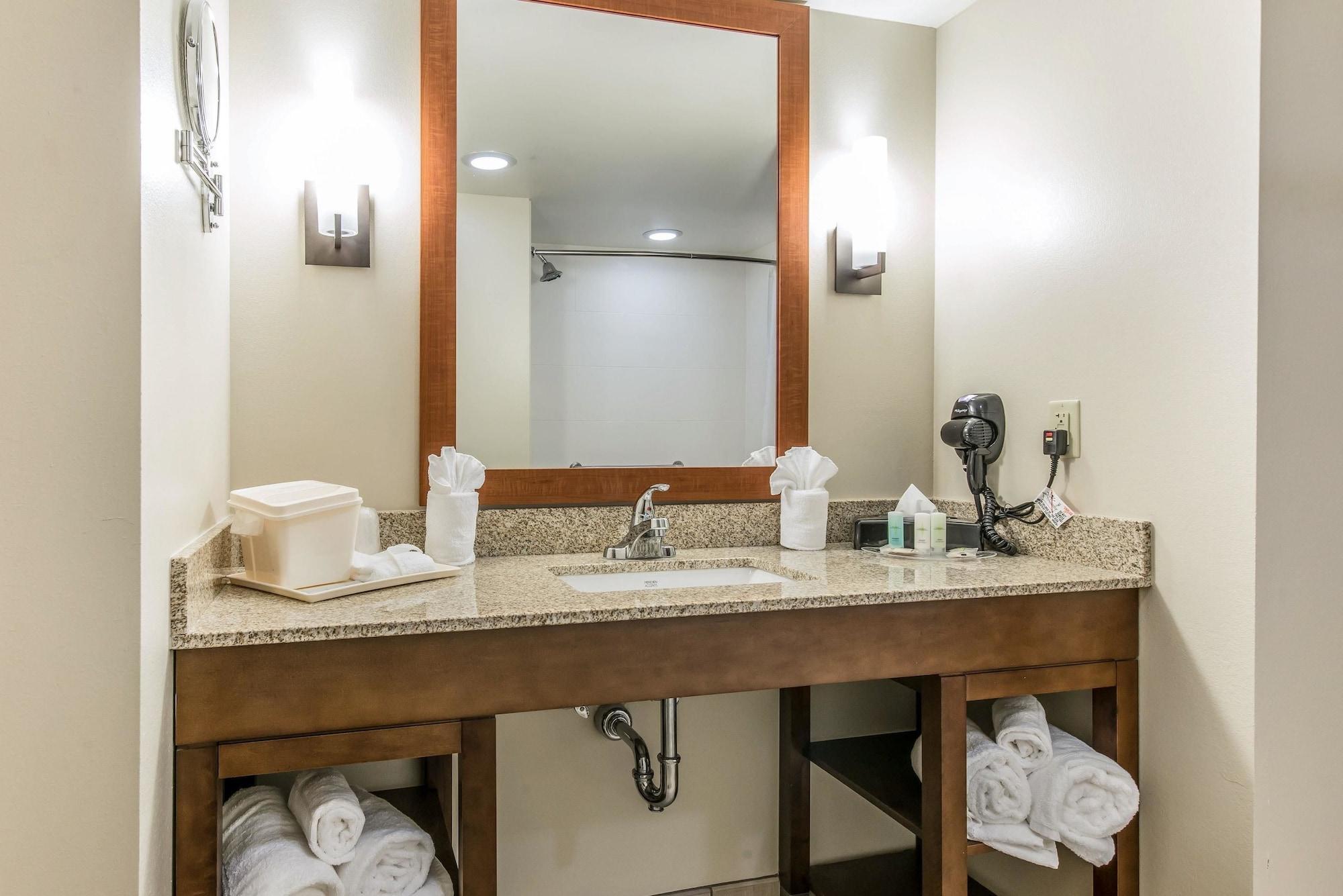 Habitación Comfort Suites Dunnellon near Rainbow Springs