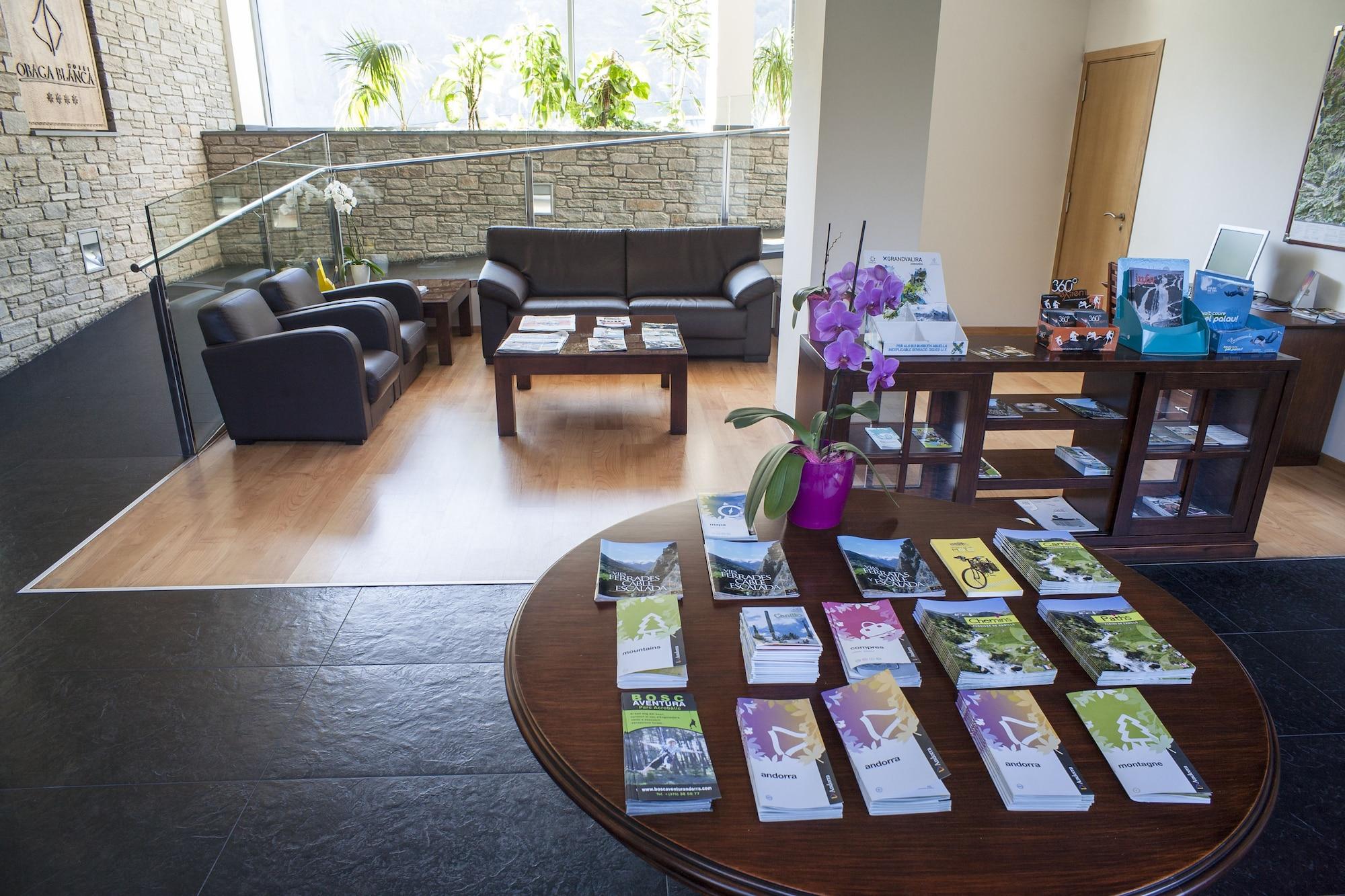 Vista Lobby Hotel Obaga Blanca