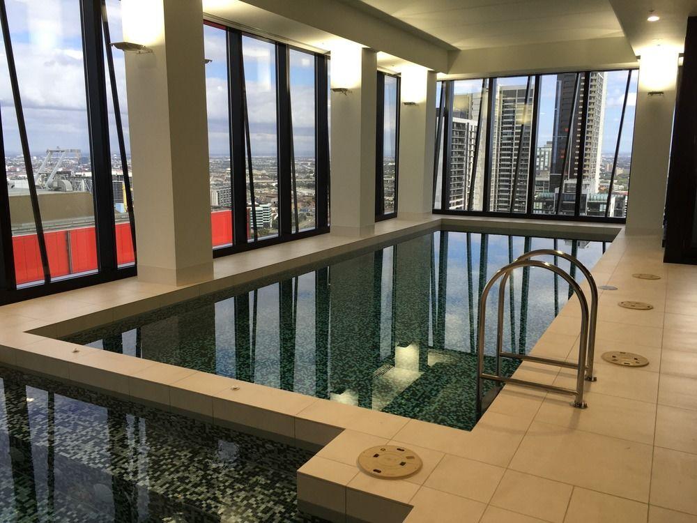 Vista Piscina Melbourne SkyHigh Apartments