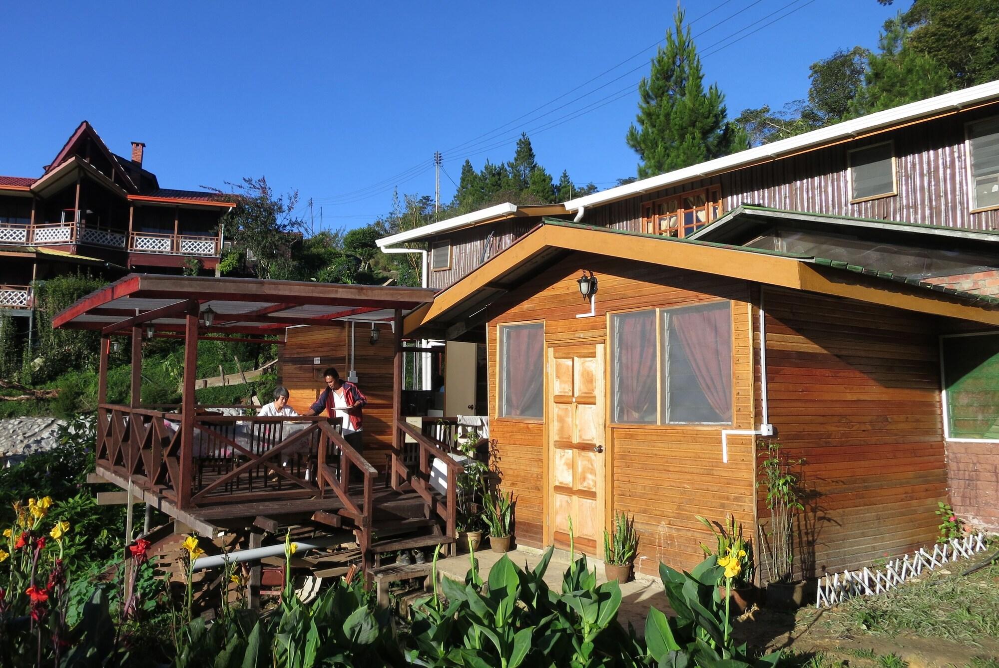 Vista Exterior Mile 36 Lodge