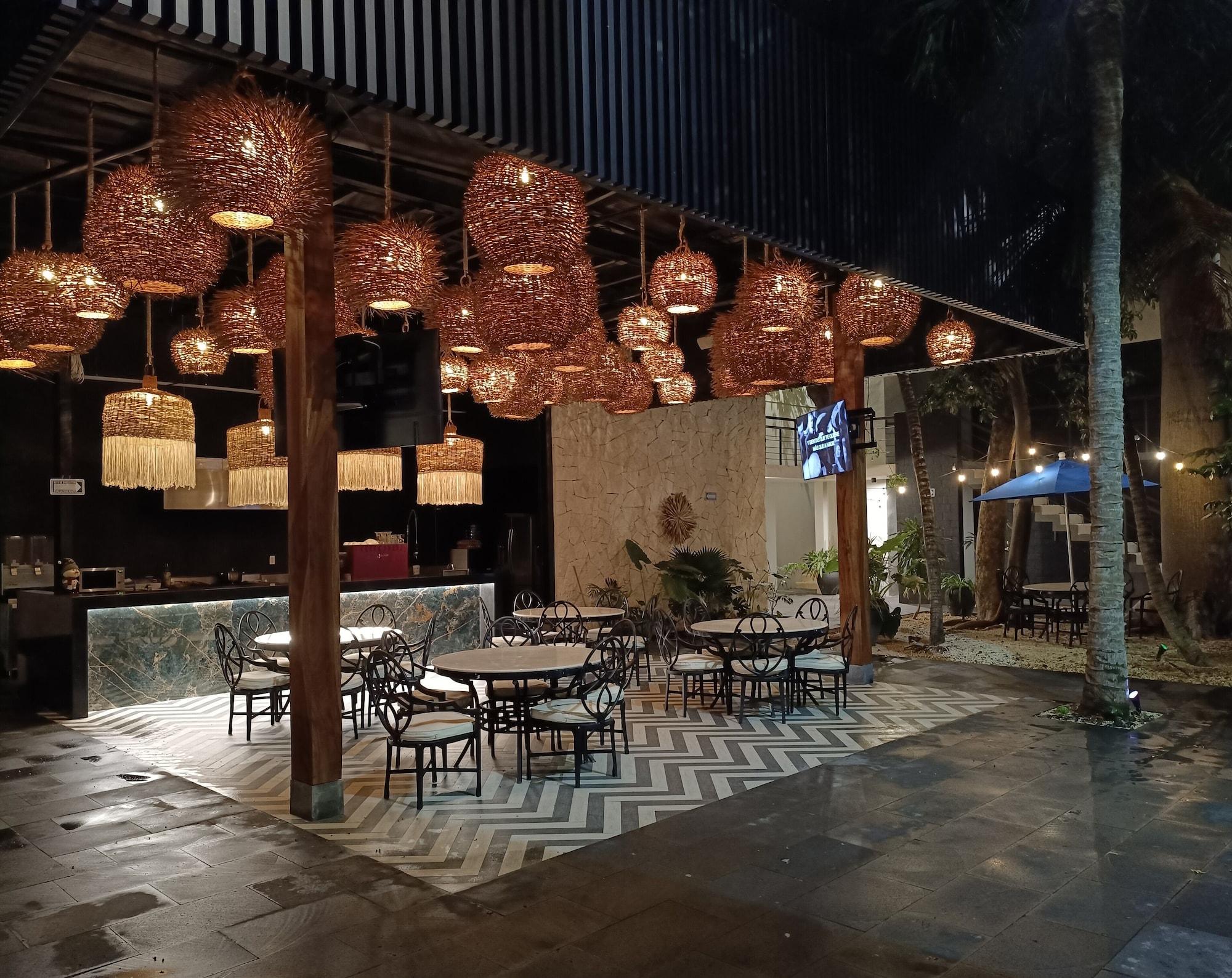 Restaurant Grand City Hotel Cancun - Near Market 28