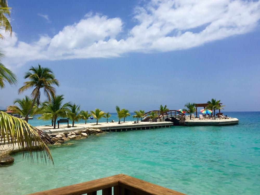 Playa Moulin Sur Mer