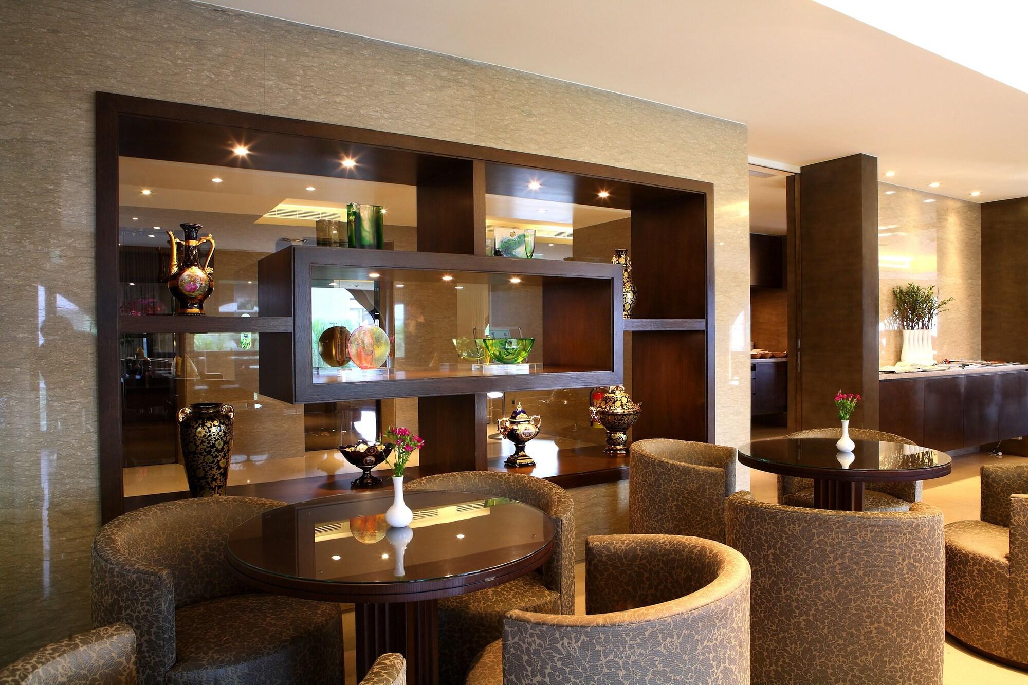 Vista Lobby Classic City Resort