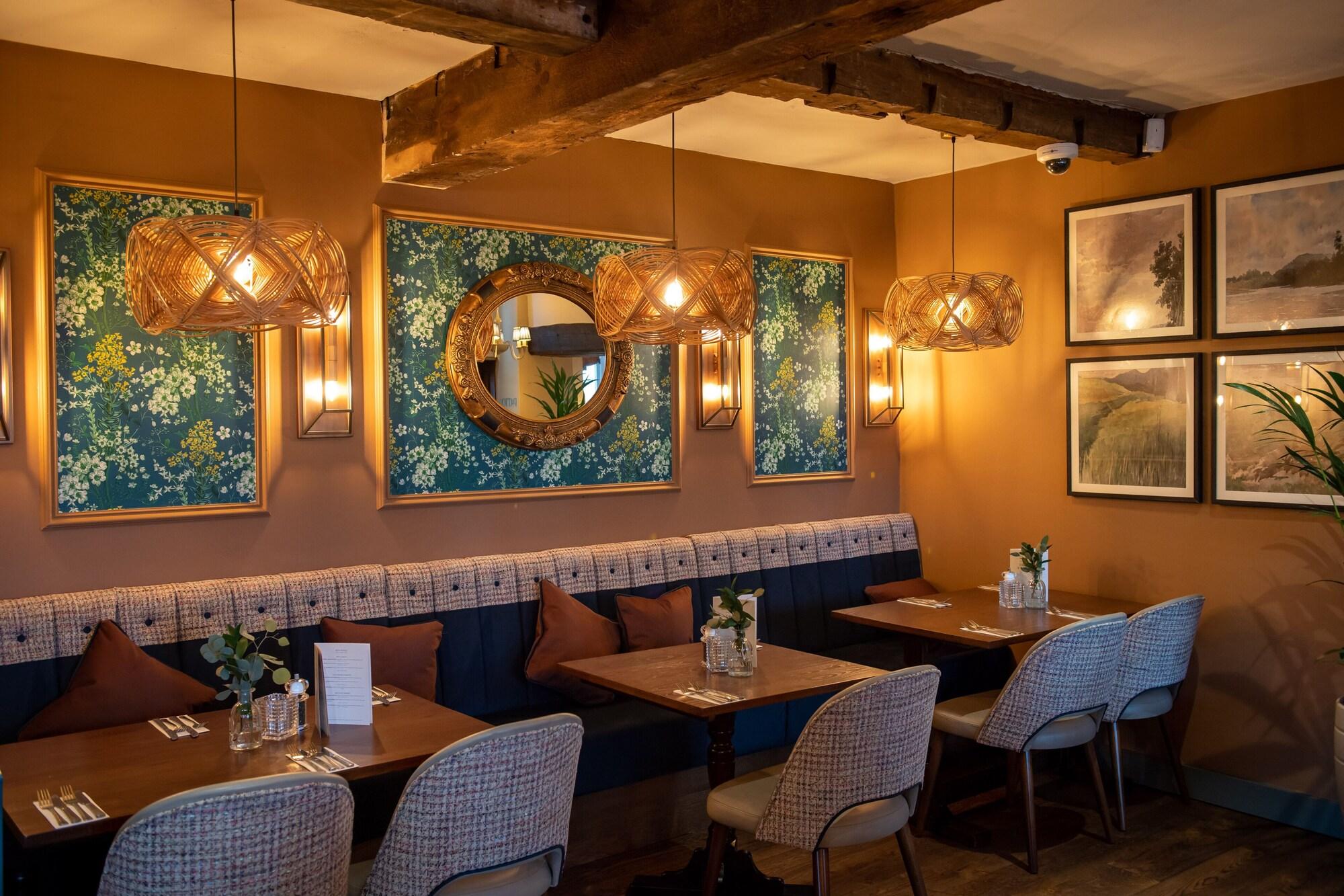 Restaurant Red Lion Todwick by Chef and Brewer Collection