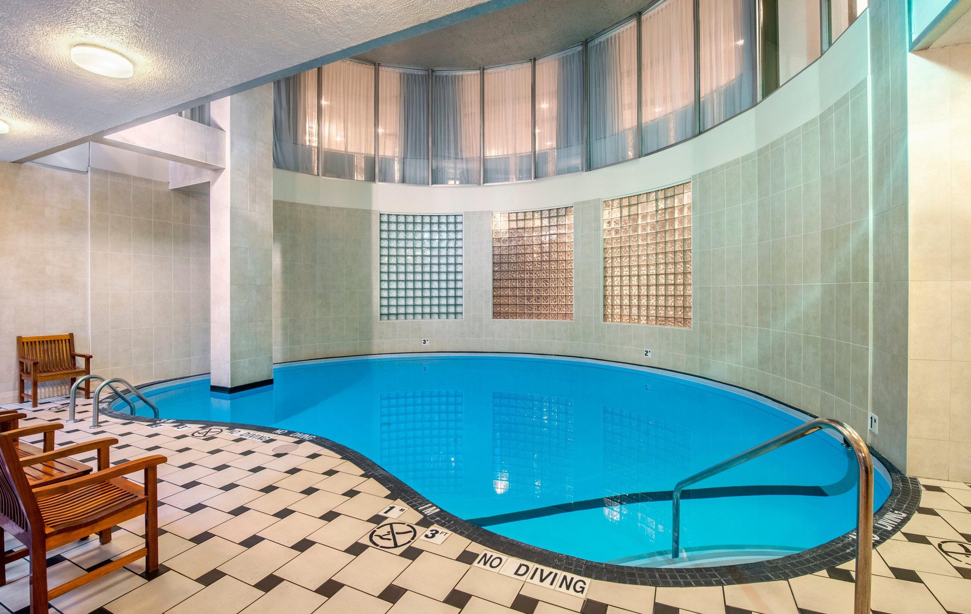 Vista Piscina Holiday Inn & Suites Vancouver Downtown by IHG