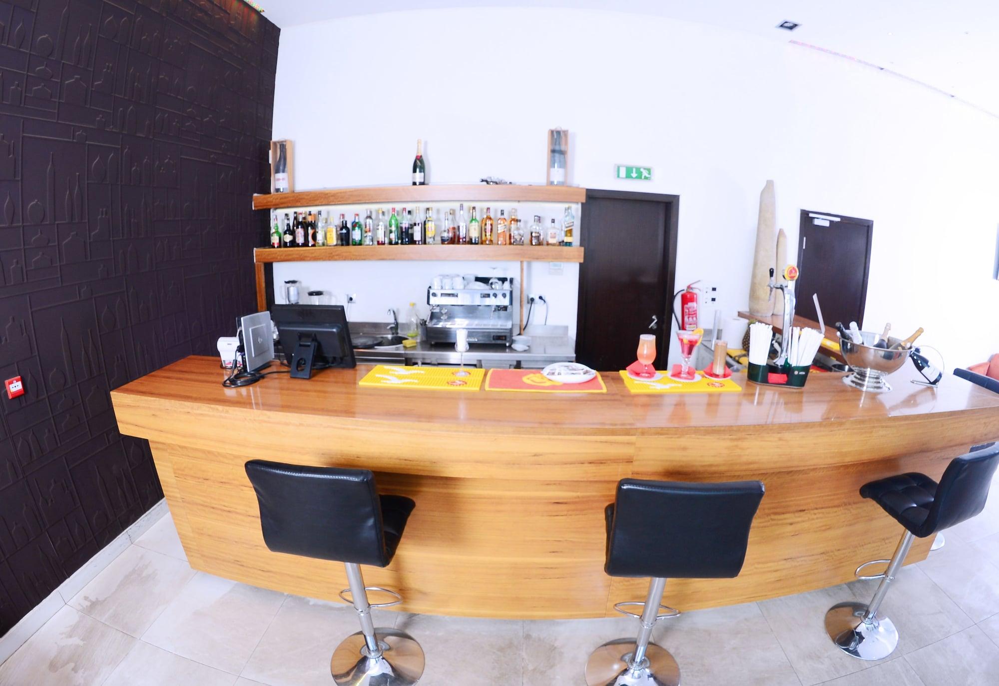 Bar/Salón Hotel Ekuikui I