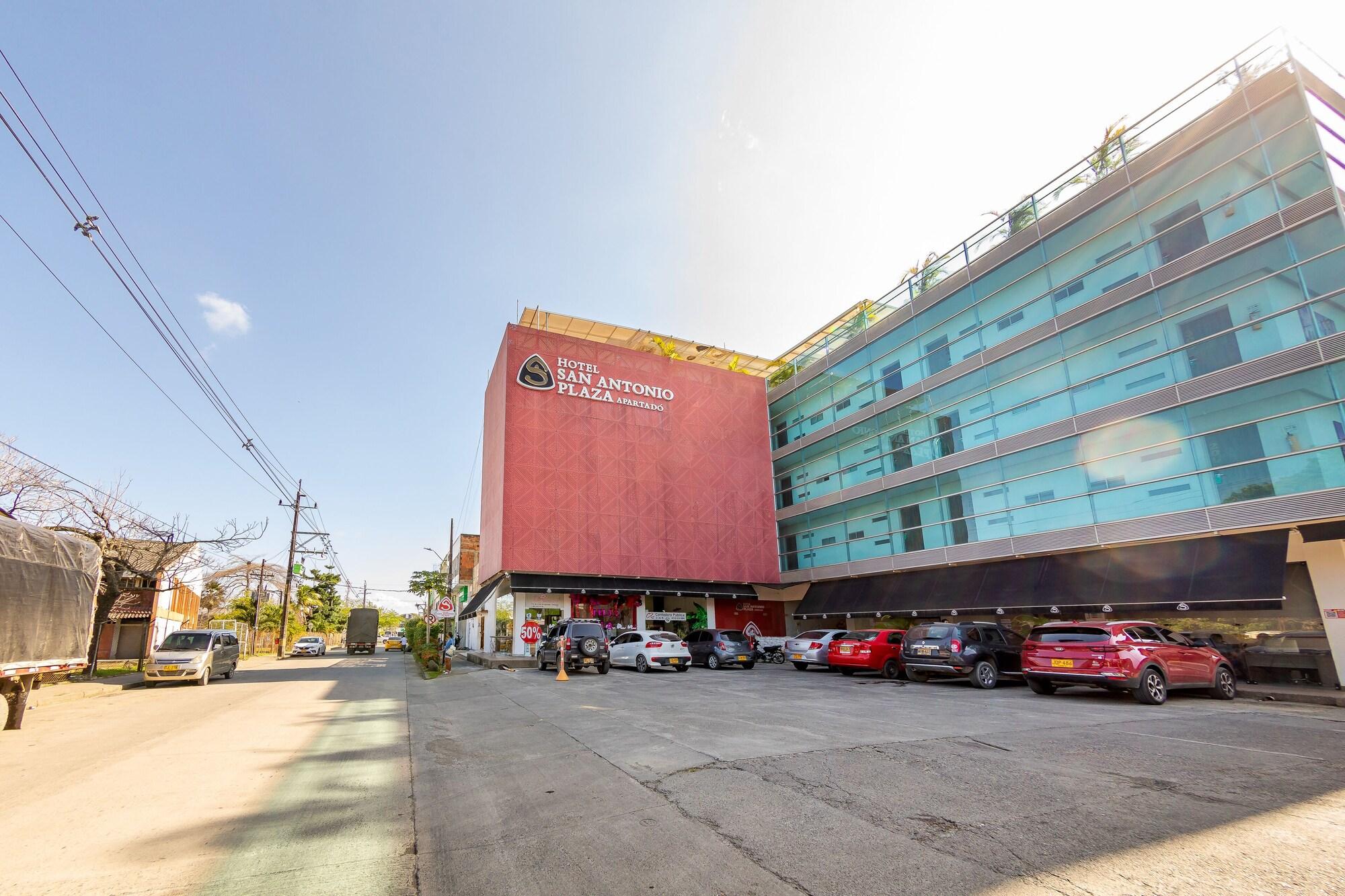Vista Exterior San Antonio Plaza