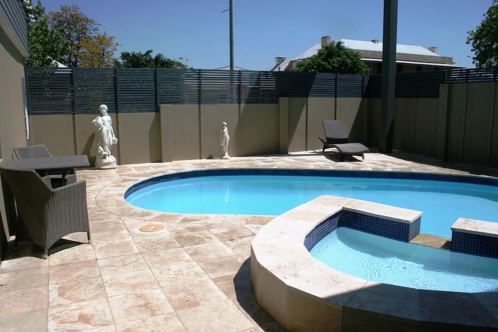 Vista Piscina Noah's Mid City Motor Inn