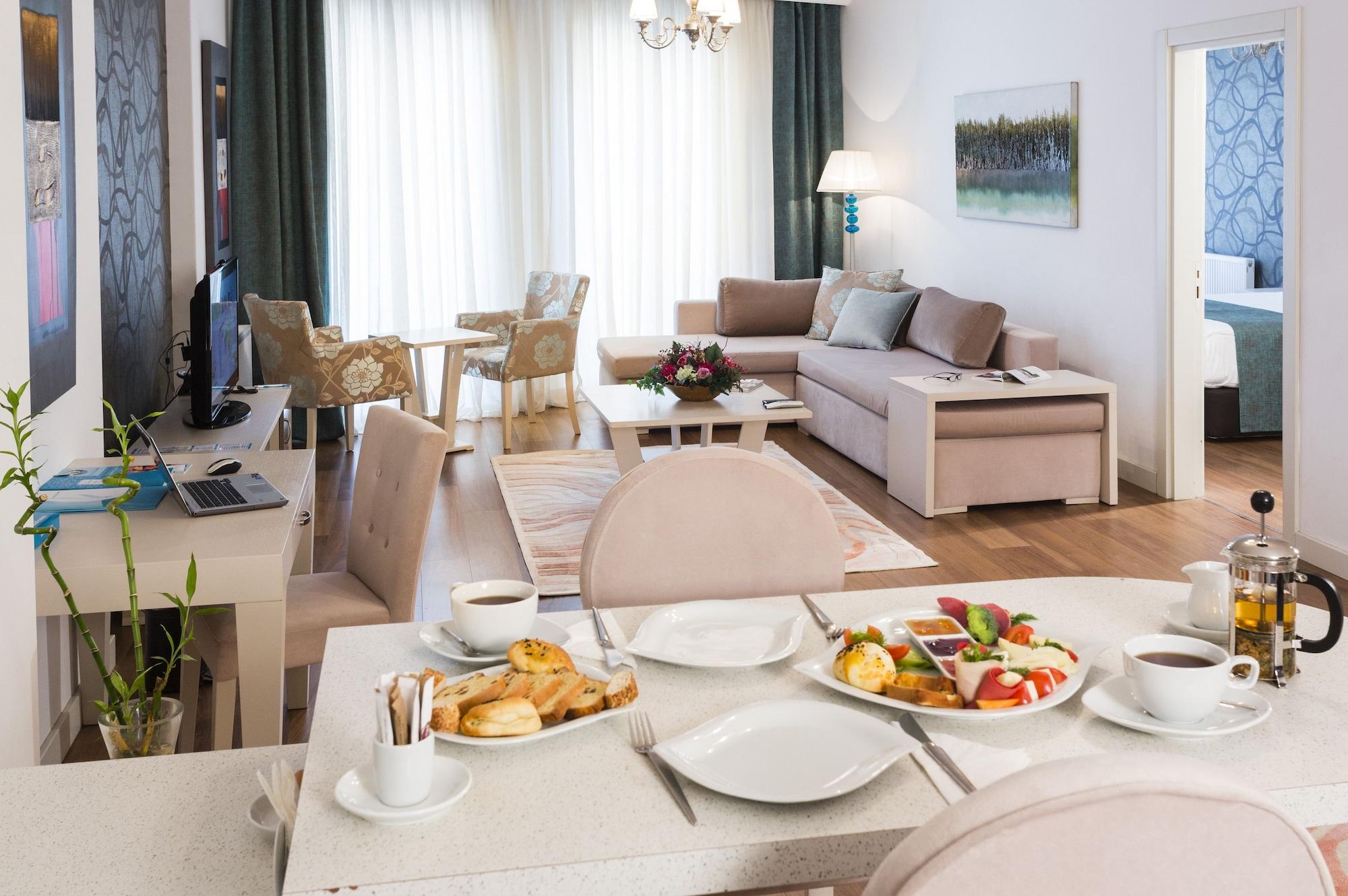 Varios Turkuaz Suites