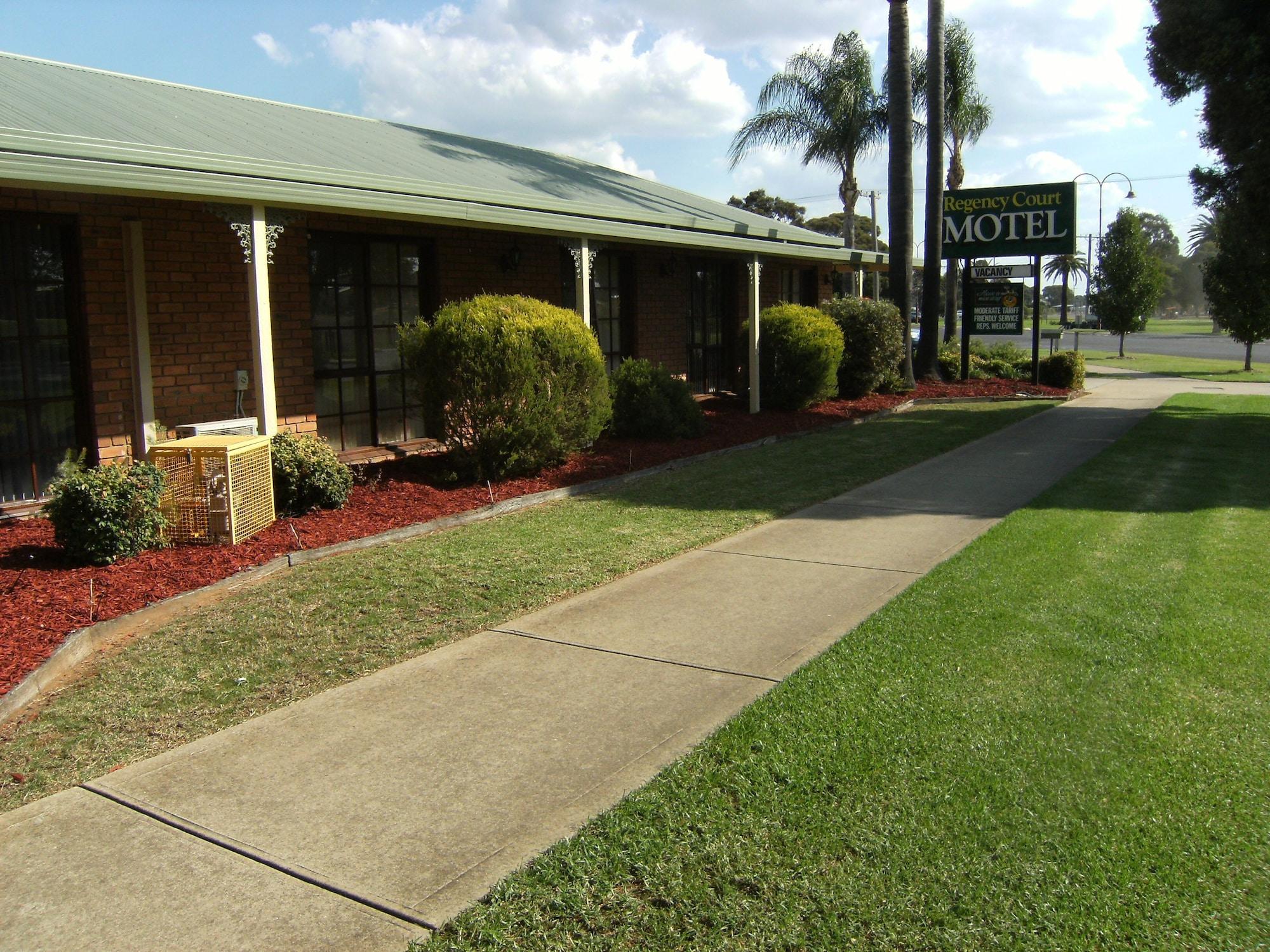 Varios Regency Court Motel