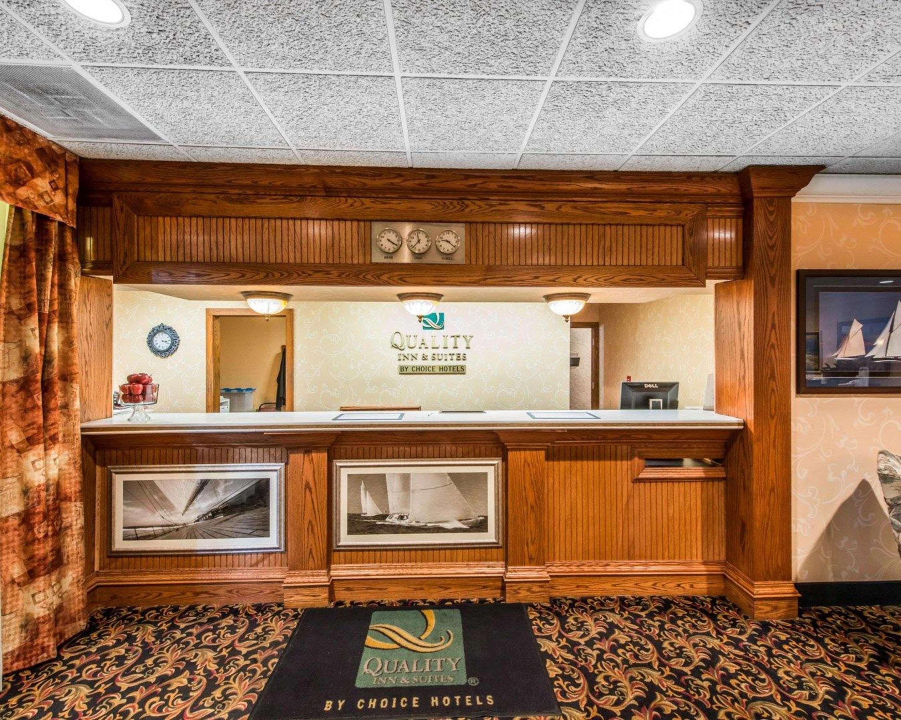 Vista Lobby Quality Inn & Suites Conference Center Across from Casino