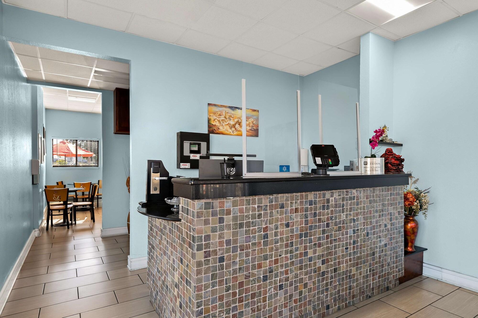 Vista Lobby SureStay Hotel by Best Western Clermont Theme Park West
