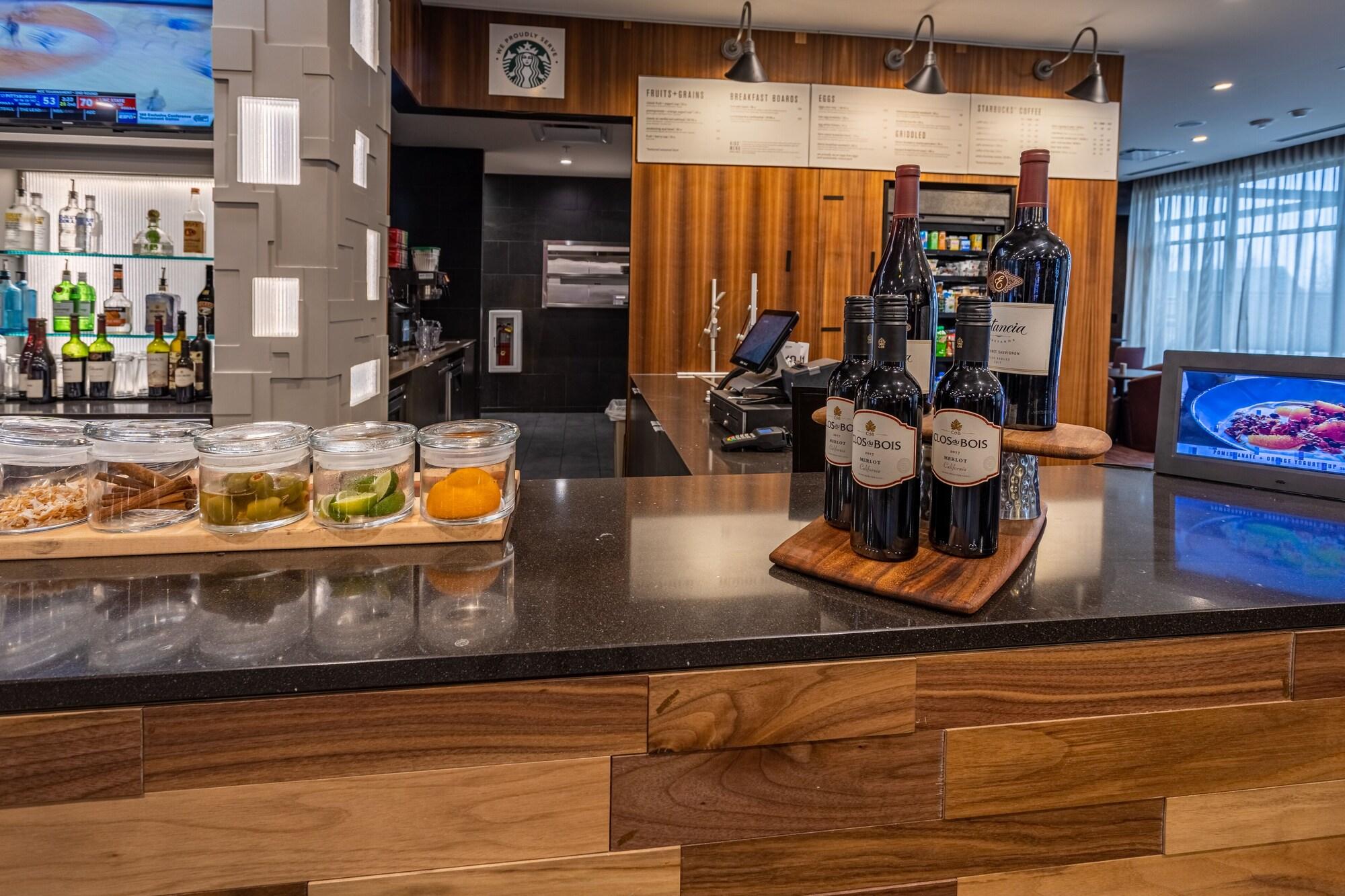 Bar/Salón Courtyard by Marriott  East Lansing Okemos