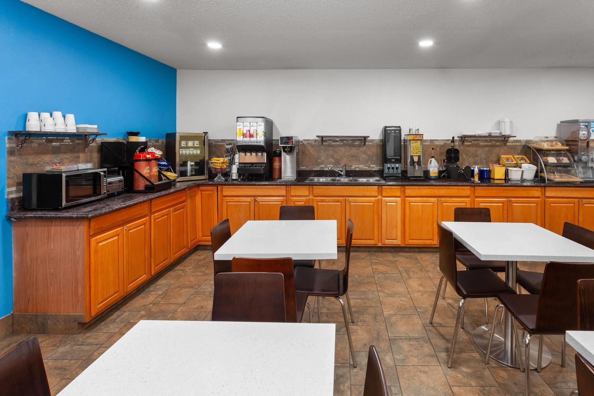 Restaurant Days Inn by Wyndham Mason City