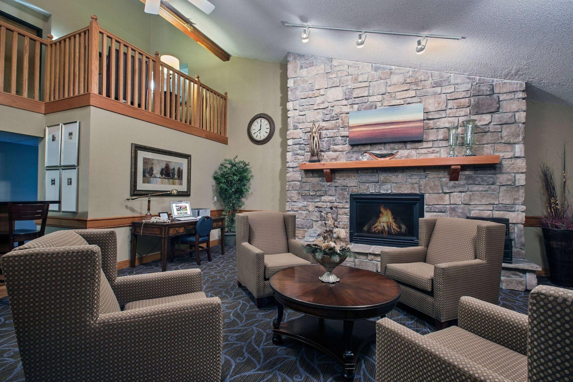 Vista Lobby AmericInn by Wyndham Fort Dodge