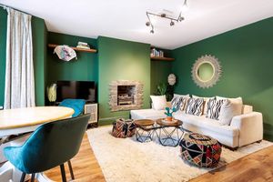 Alquiler Vacacional - Chiswick Gem: Stylish 1-bed Flat for Modern Living