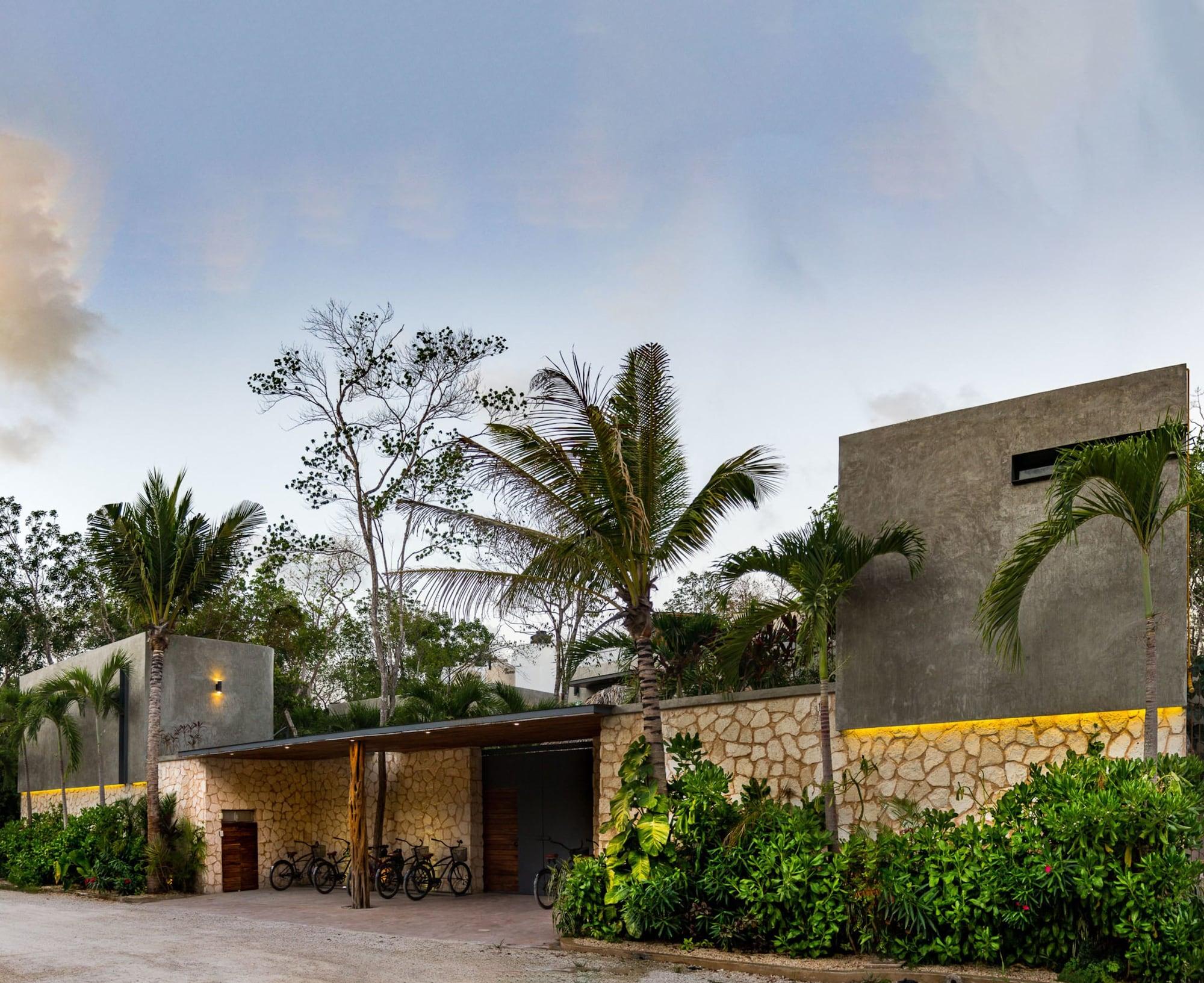 Vista Exterior Solera Tulum with Pool
