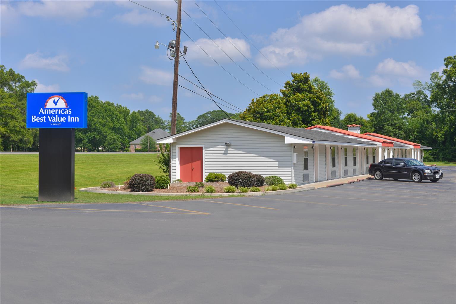 Vista Exterior Americas Best Value Inn Winnsboro, LA