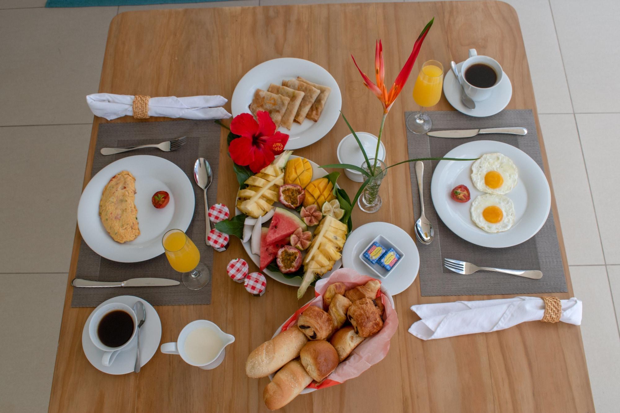 Restaurant Bel Azur Beach Residence with LOV