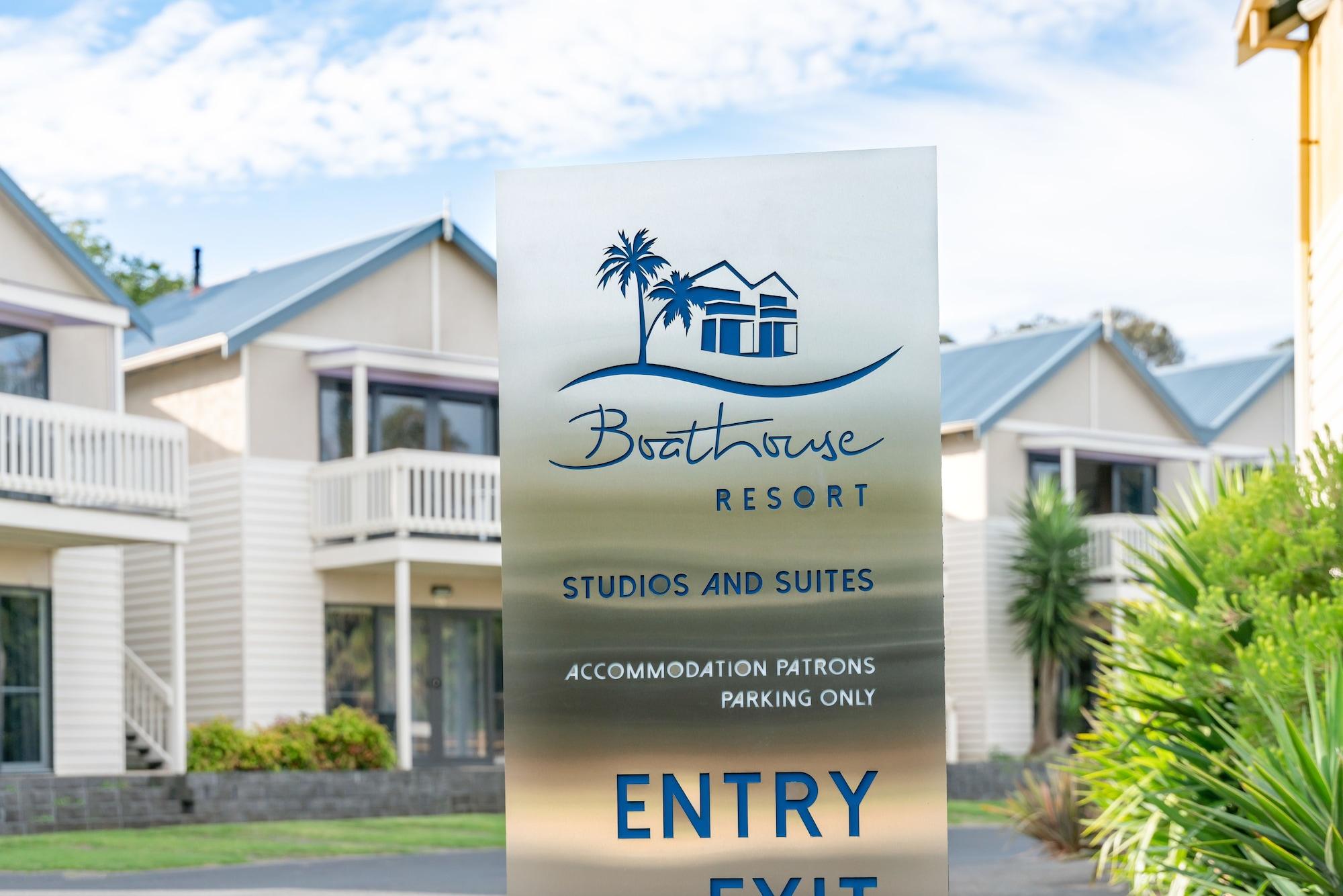 Vista Exterior Boathouse Resort Studios & Suites