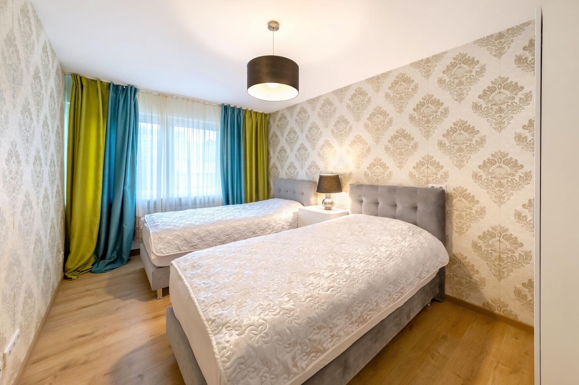 Varios PMC Business Apartments