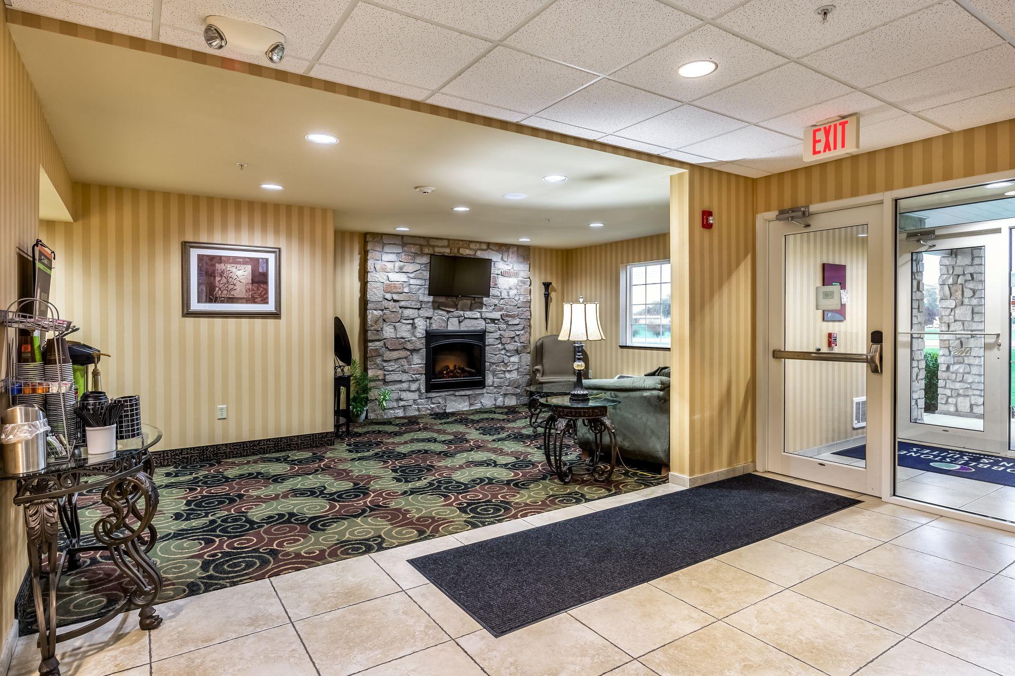 Vista Lobby Cobblestone Inn & Suites - Vinton
