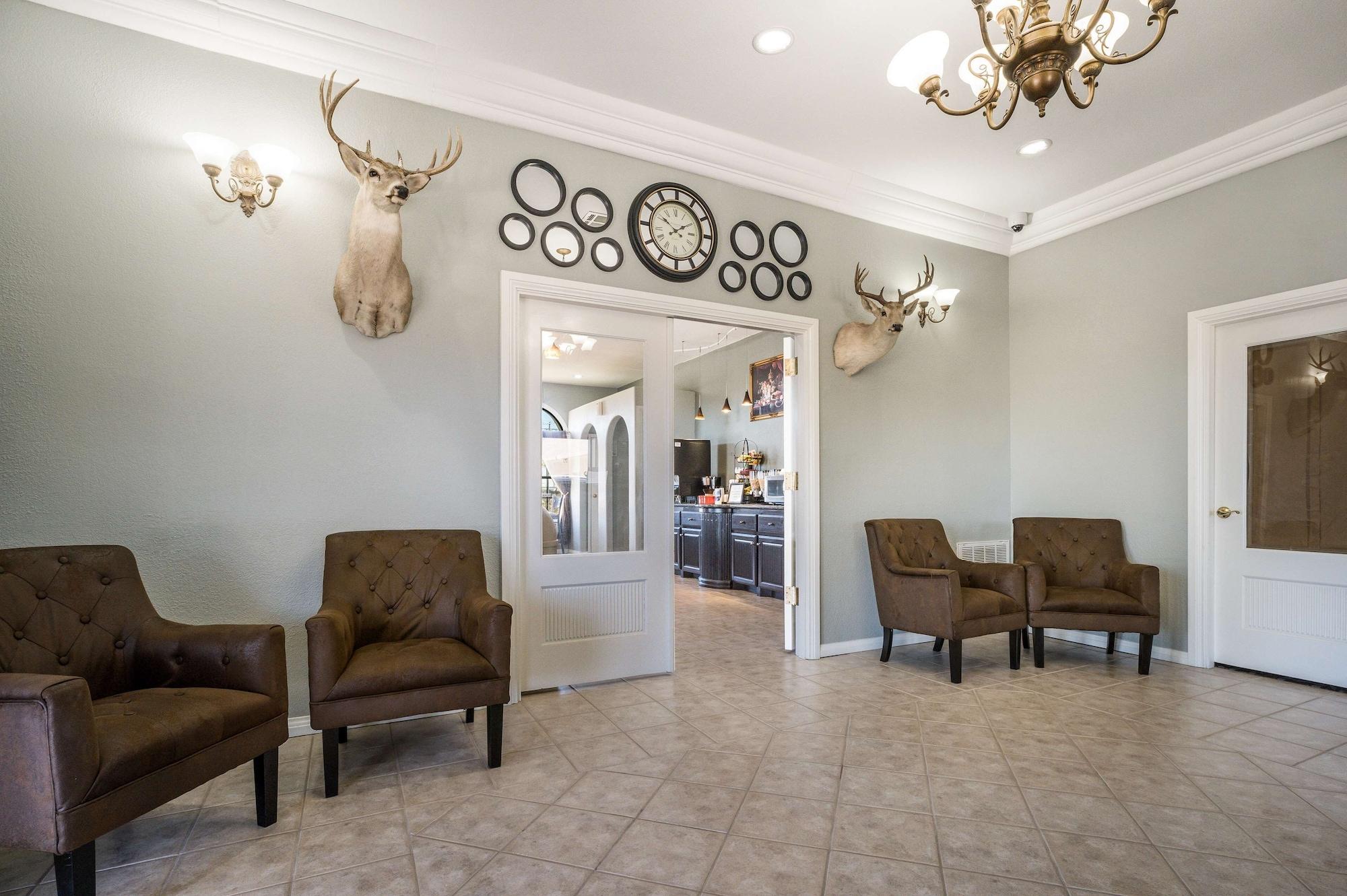 Vista Lobby SureStay Hotel by Best Western Alice