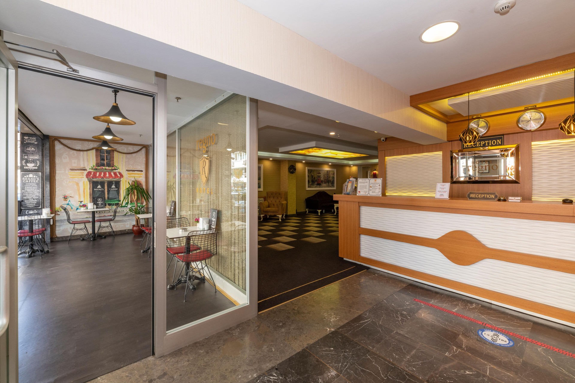 Vista Lobby Regno Hotel