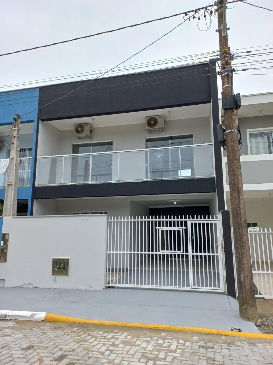 Vista Exterior SOBRADO PIÇARRAS-600m DO MAR - 20min BETO CARRERO