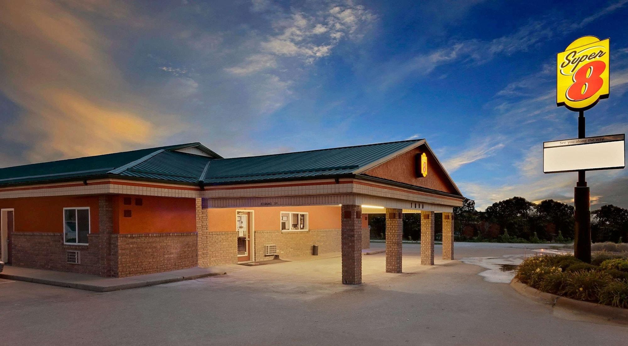 Vista Exterior Super 8 by Wyndham Siloam Springs