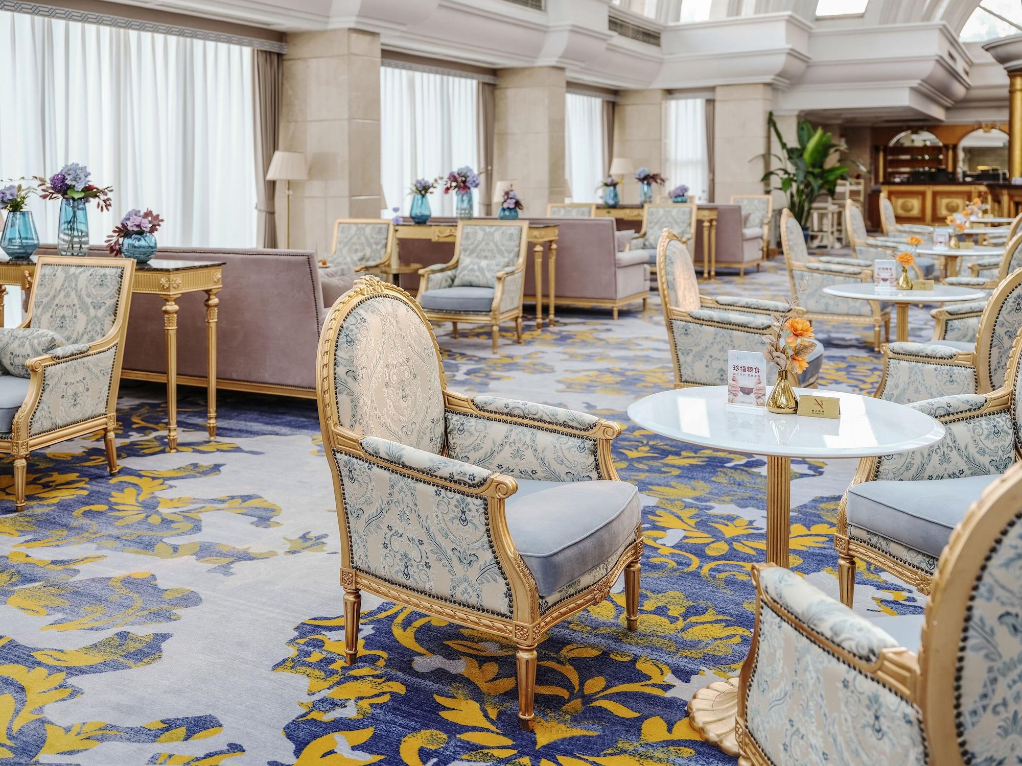 Bar/Salón Celebrity International Grand Hotel