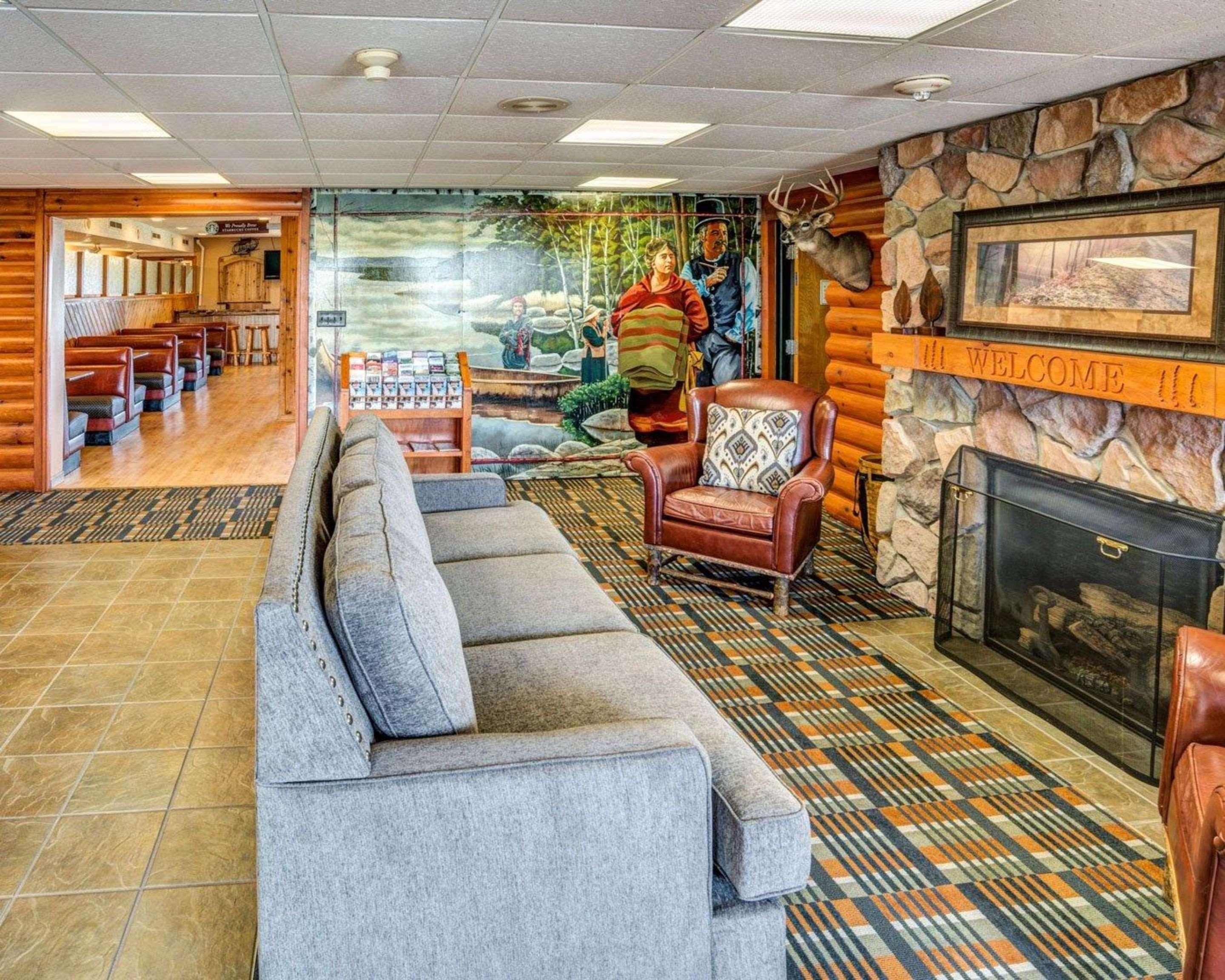 Vista Lobby Quality Inn Ashland - Lake Superior