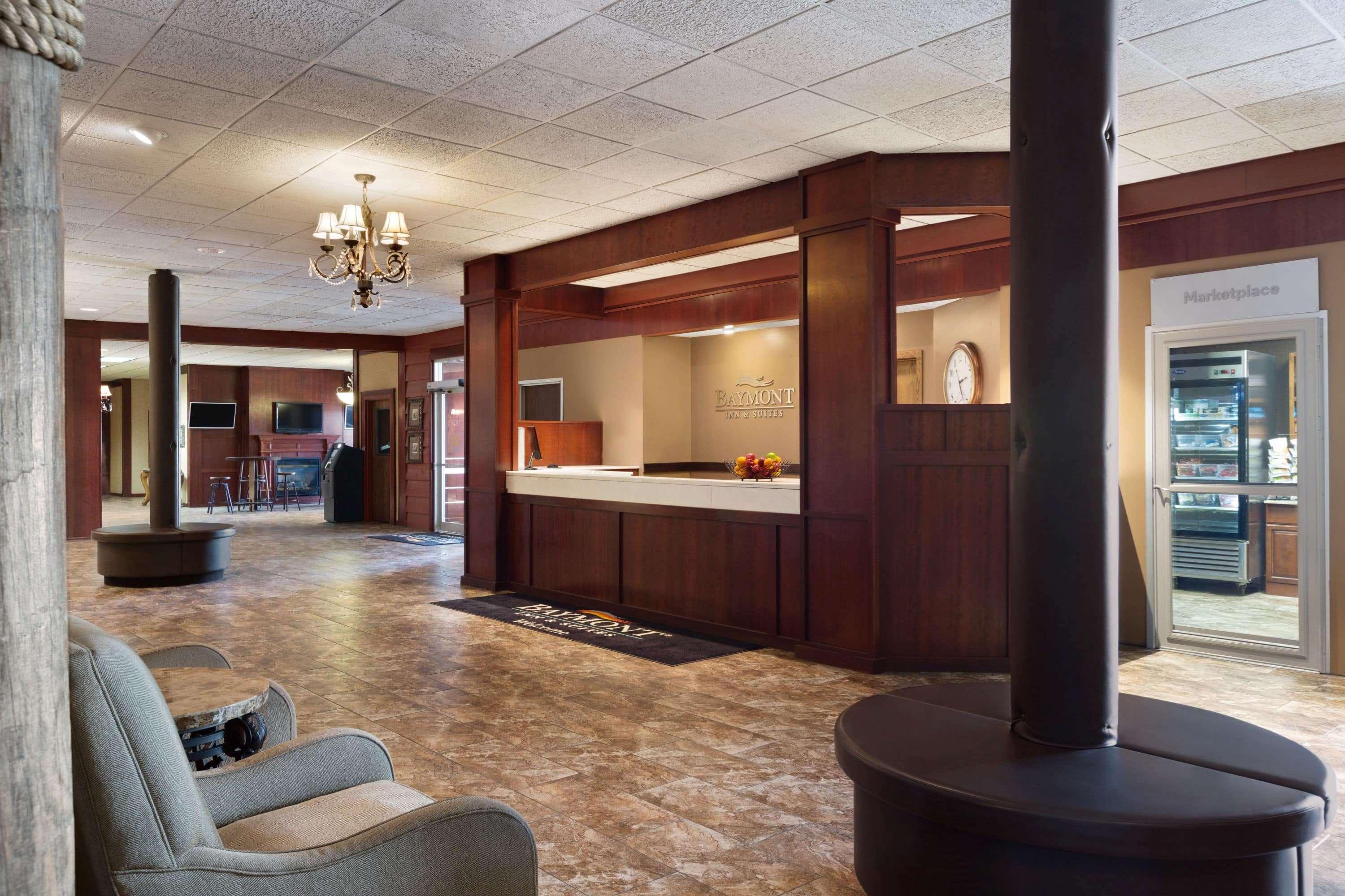 Vista Lobby Baymont by Wyndham Mandan Bismarck Area