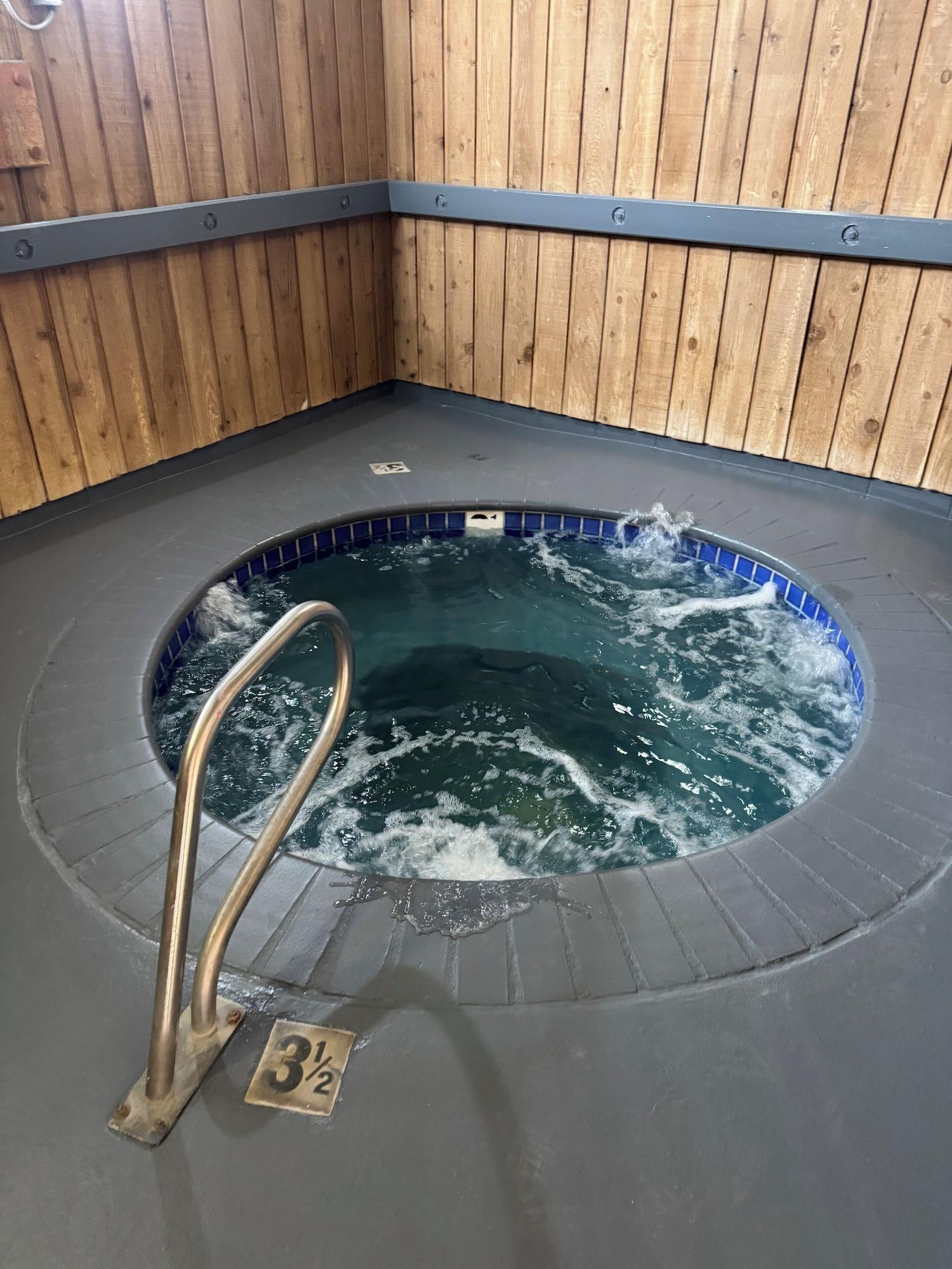 Spa Nampa Inn & Suites