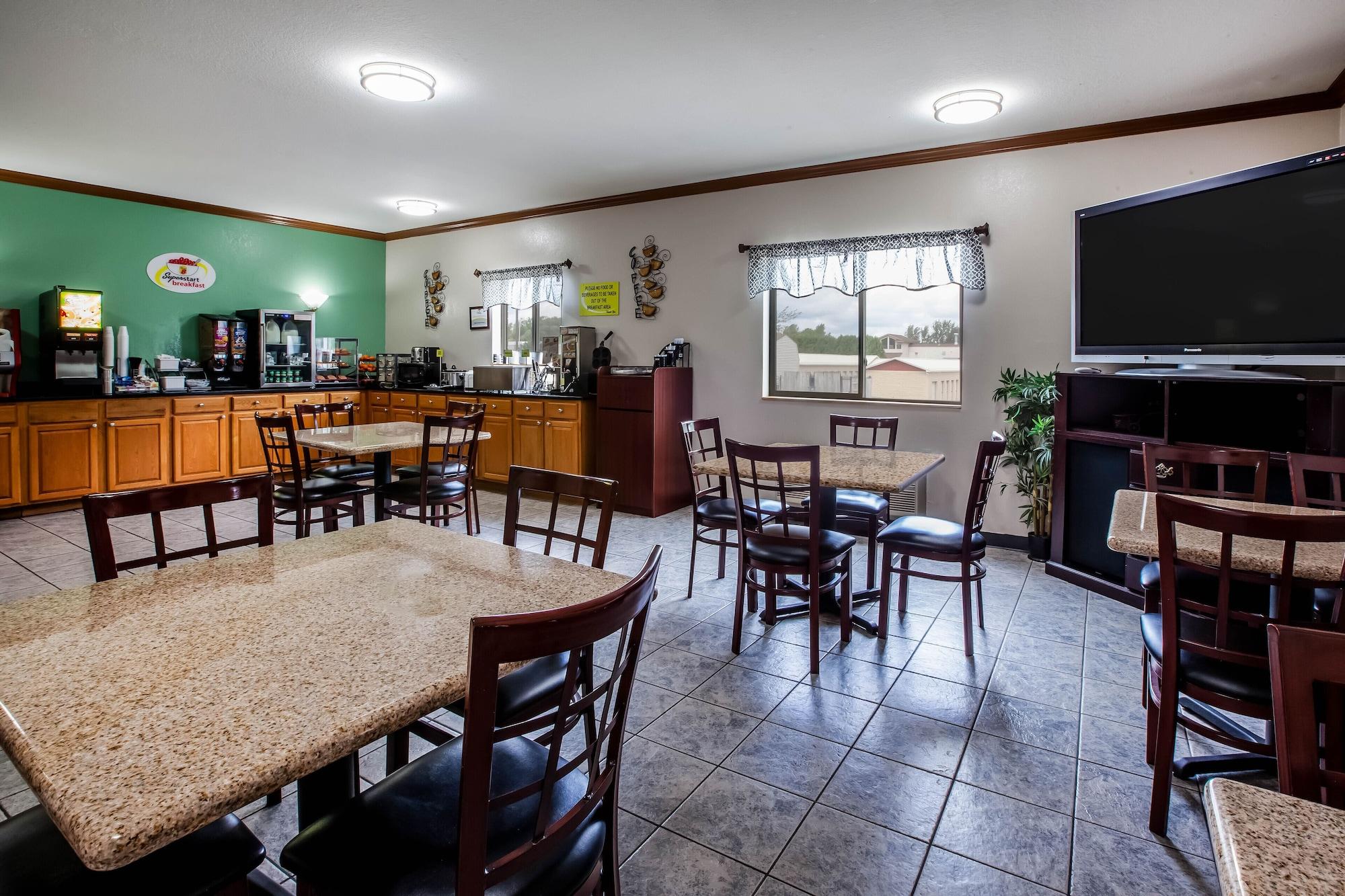 Restaurant Super 8 by Wyndham Big Rapids