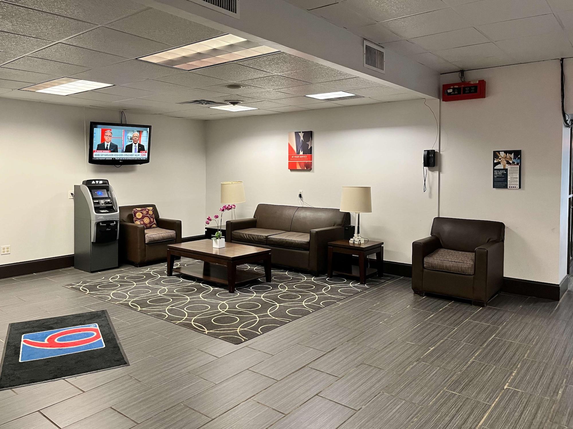 Vista Lobby Studio 6 Suites Clarion, PA