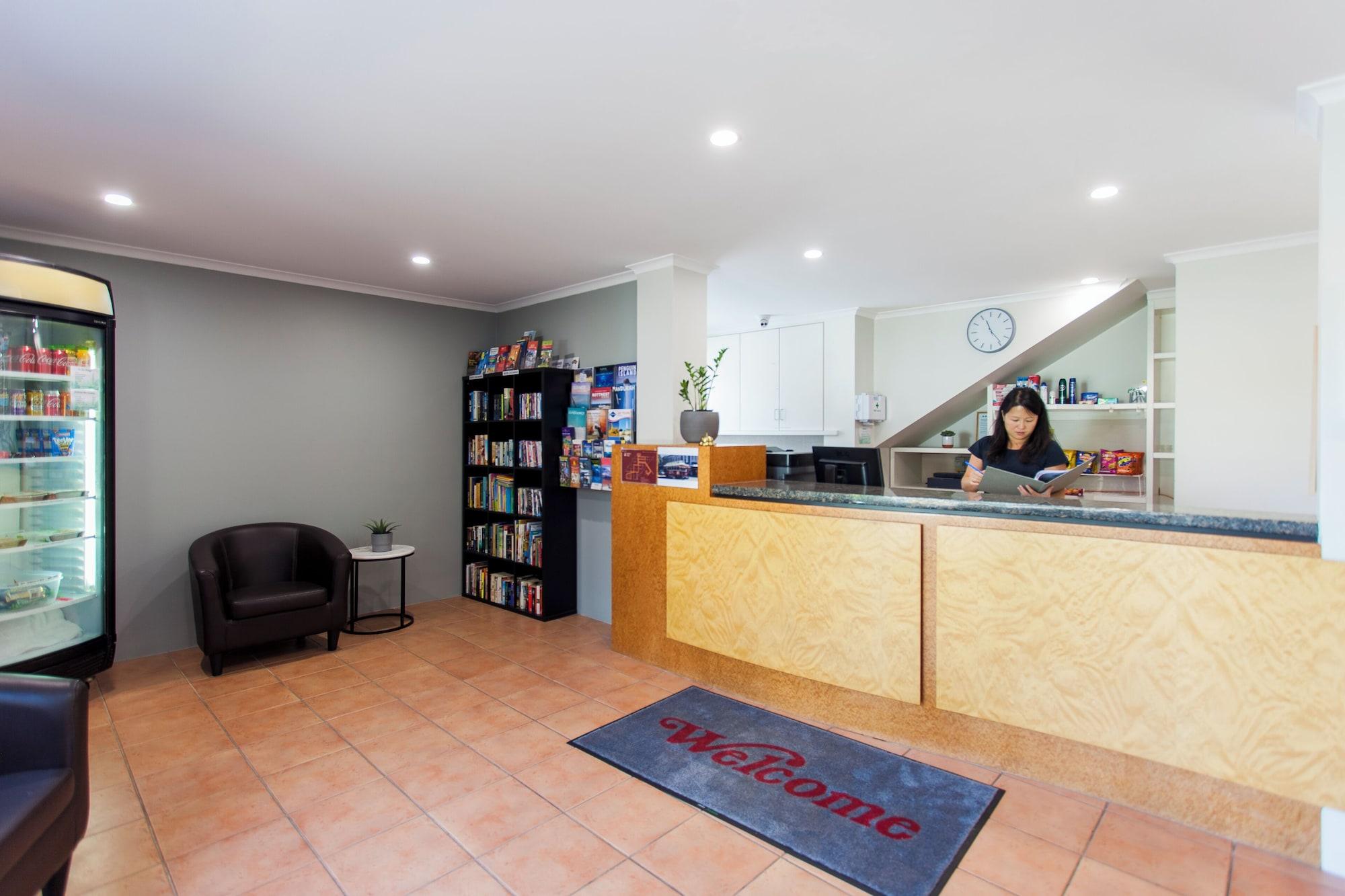 Vista Lobby Kings Park Motel