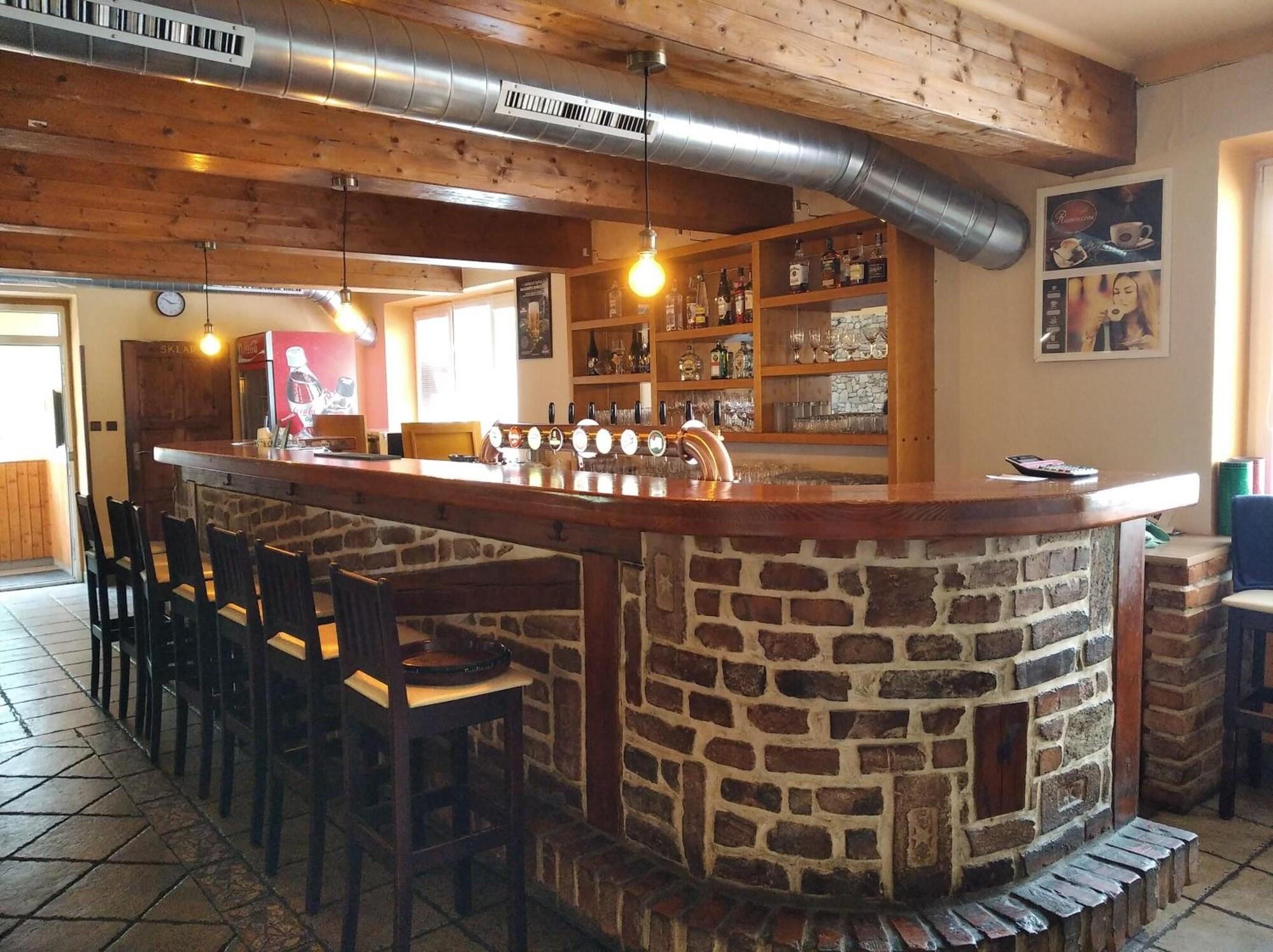 Bar/Salón Motel Grádo