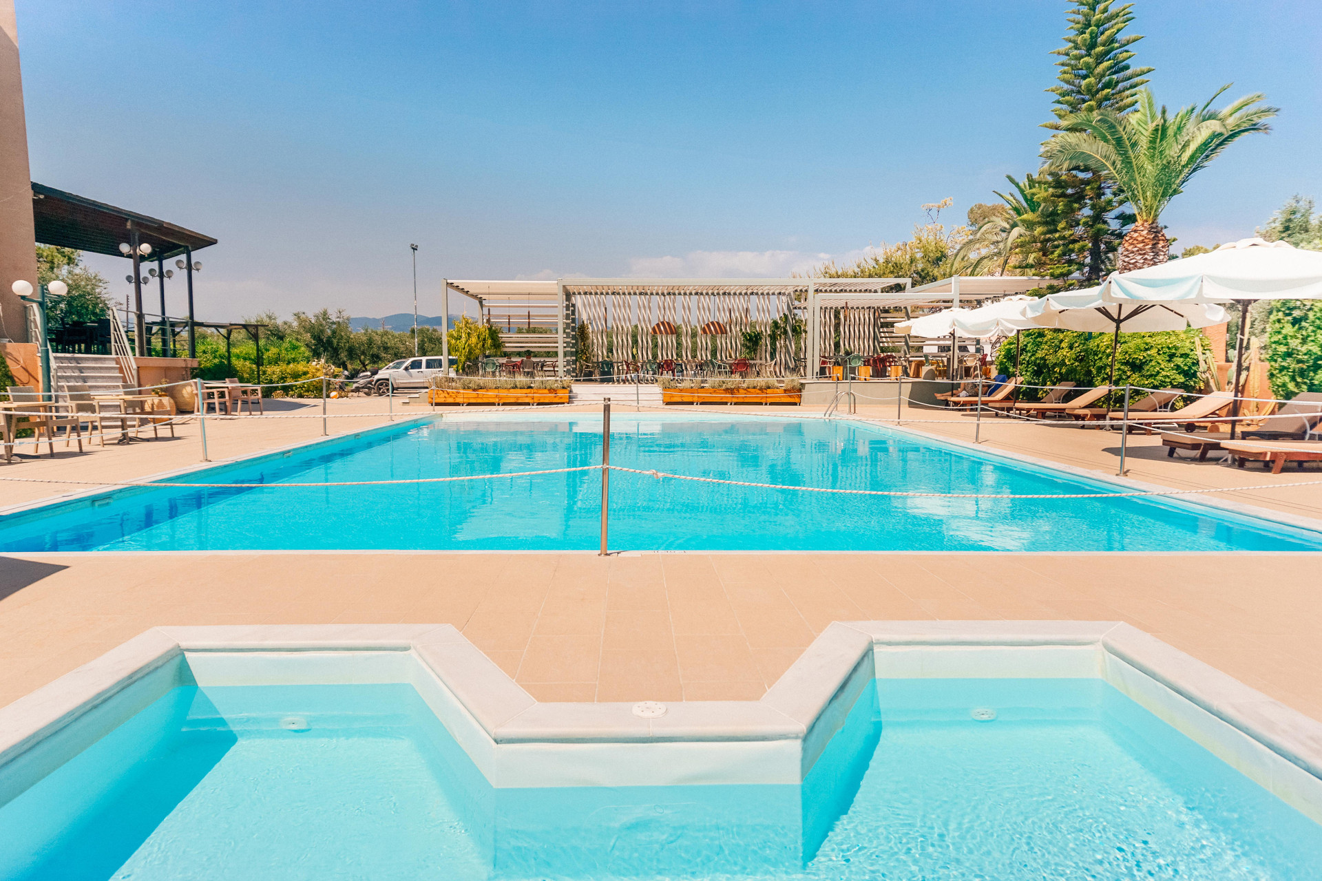 Vista Piscina Apollo Resort Art Hotel