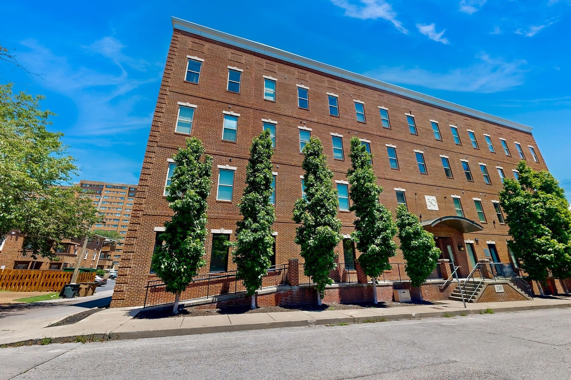 Vista Exterior Lofts On 30Th Ave