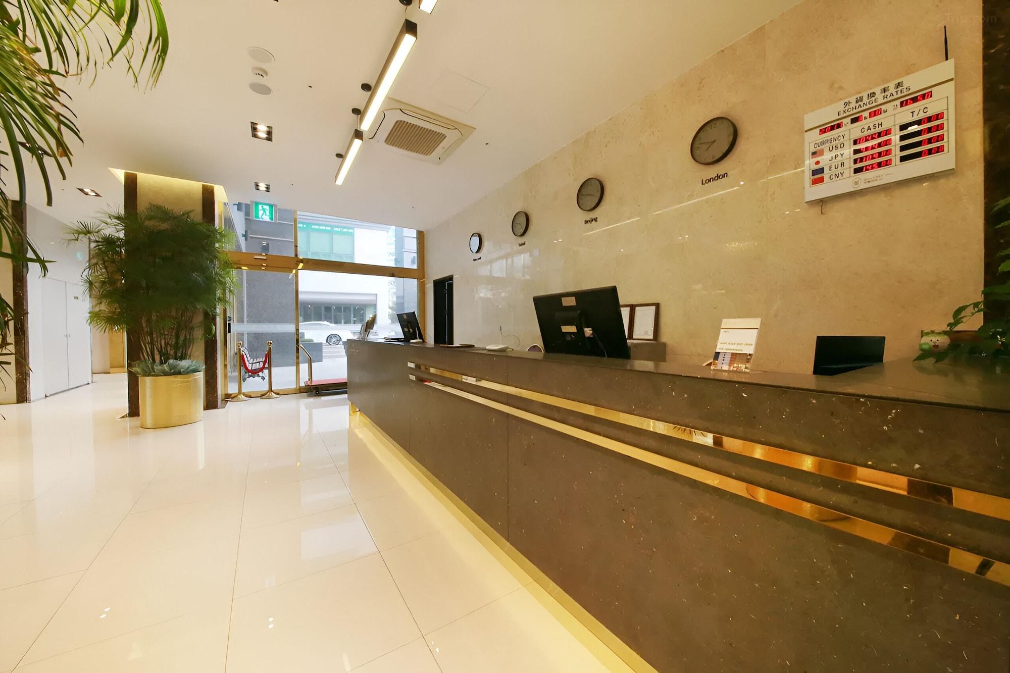Vista Lobby Hotel L'Art Gimpo