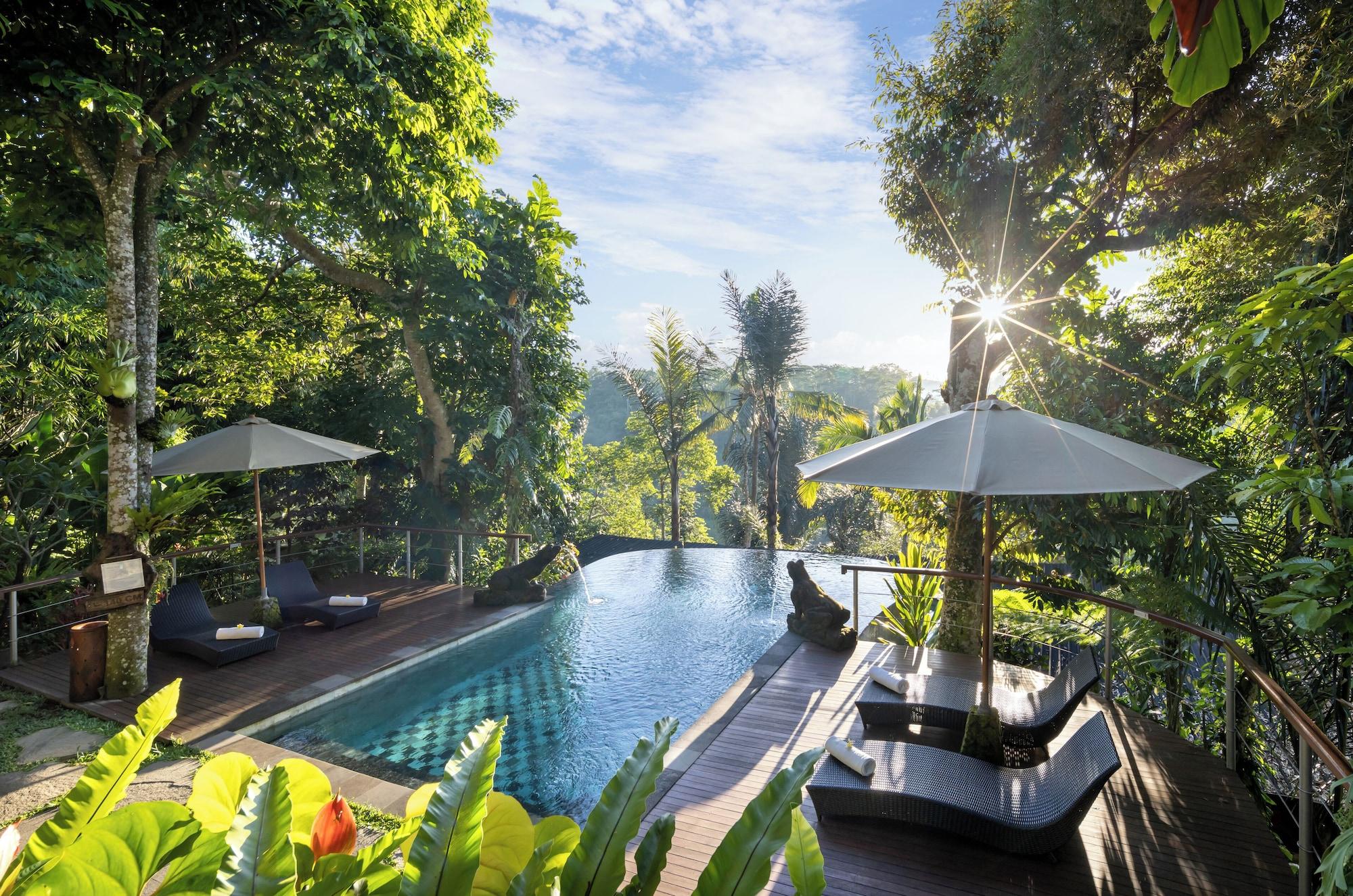 Vista Piscina Sacred Valley by Pramana Villas