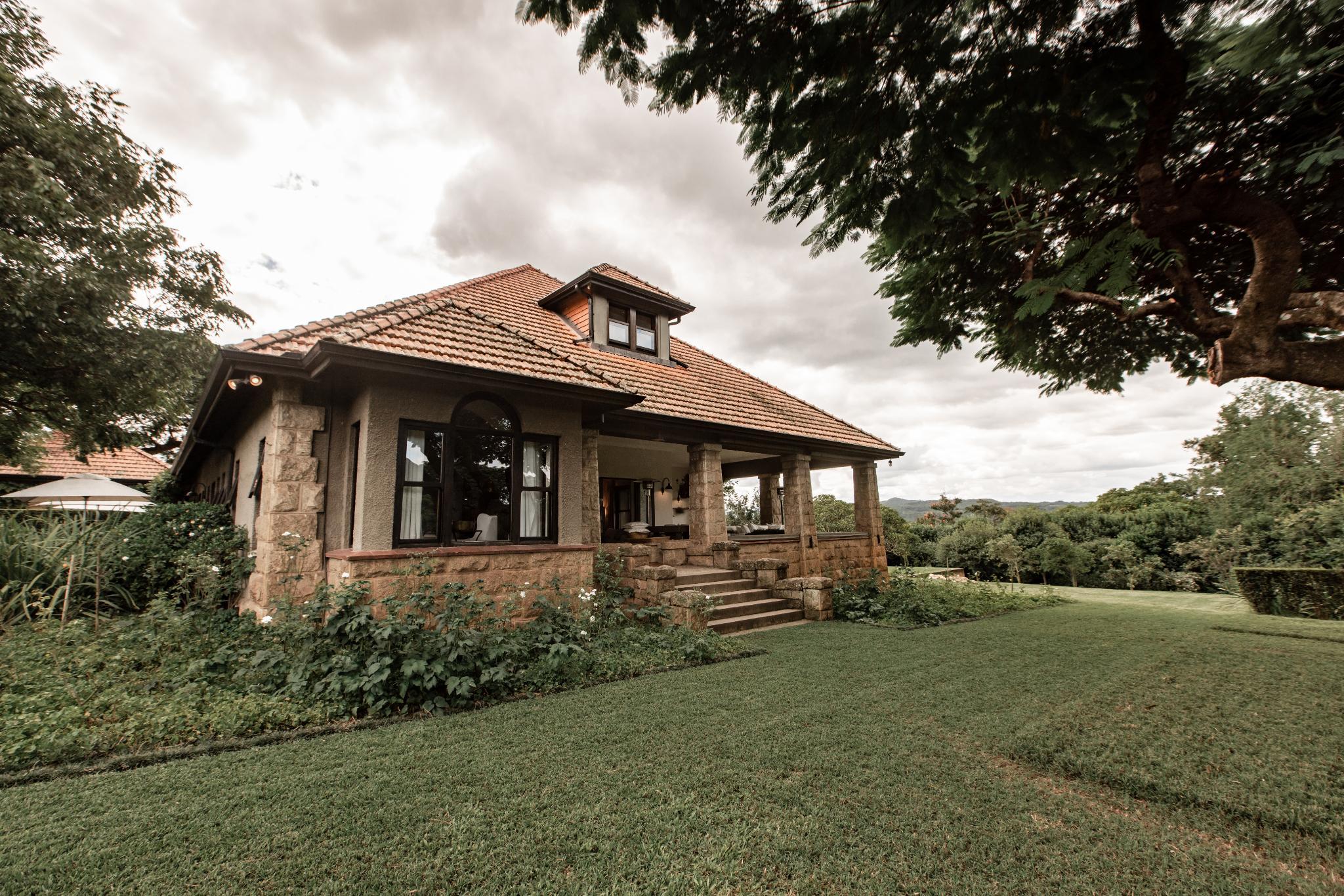 Varios Torburnlea Homestead