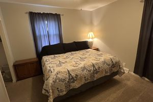 Alquiler Vacacional - 5 Bed, 2 Bath Split Level Home Big Yard on NE Side of Cedar Rapids