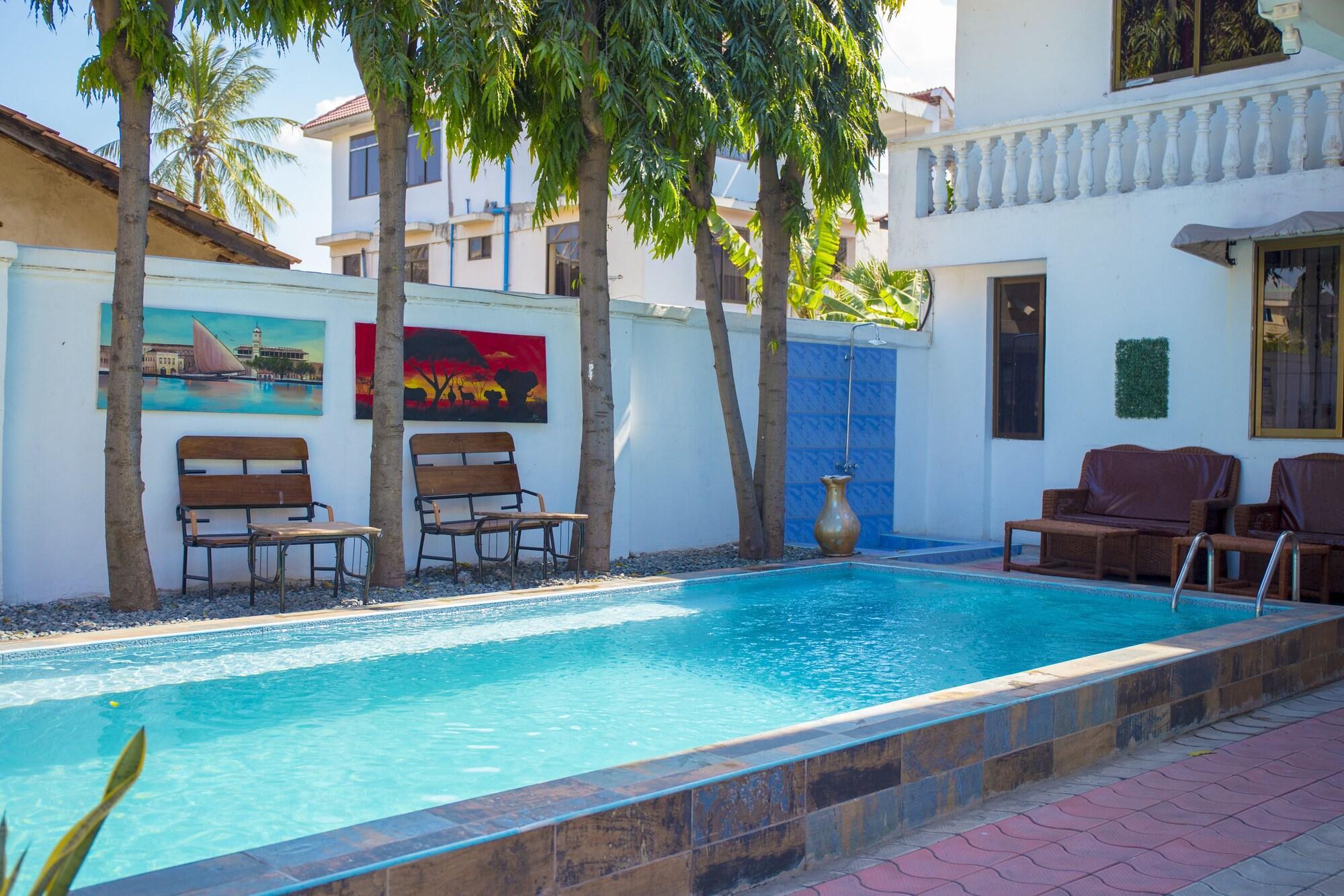 Vista Piscina Mikocheni Condo Hotel