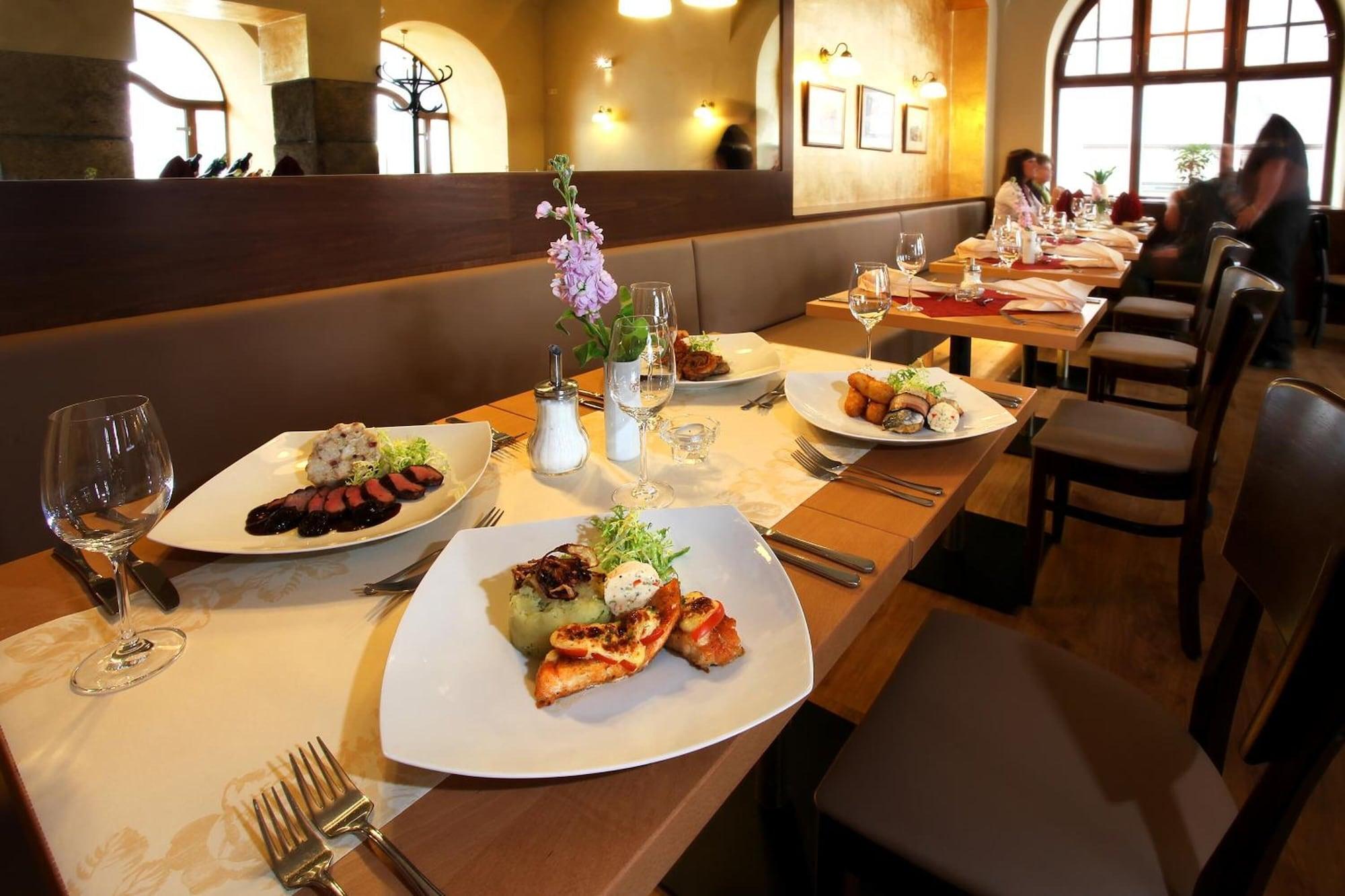 Restaurant Hotel Zlata Hvezda Trebon