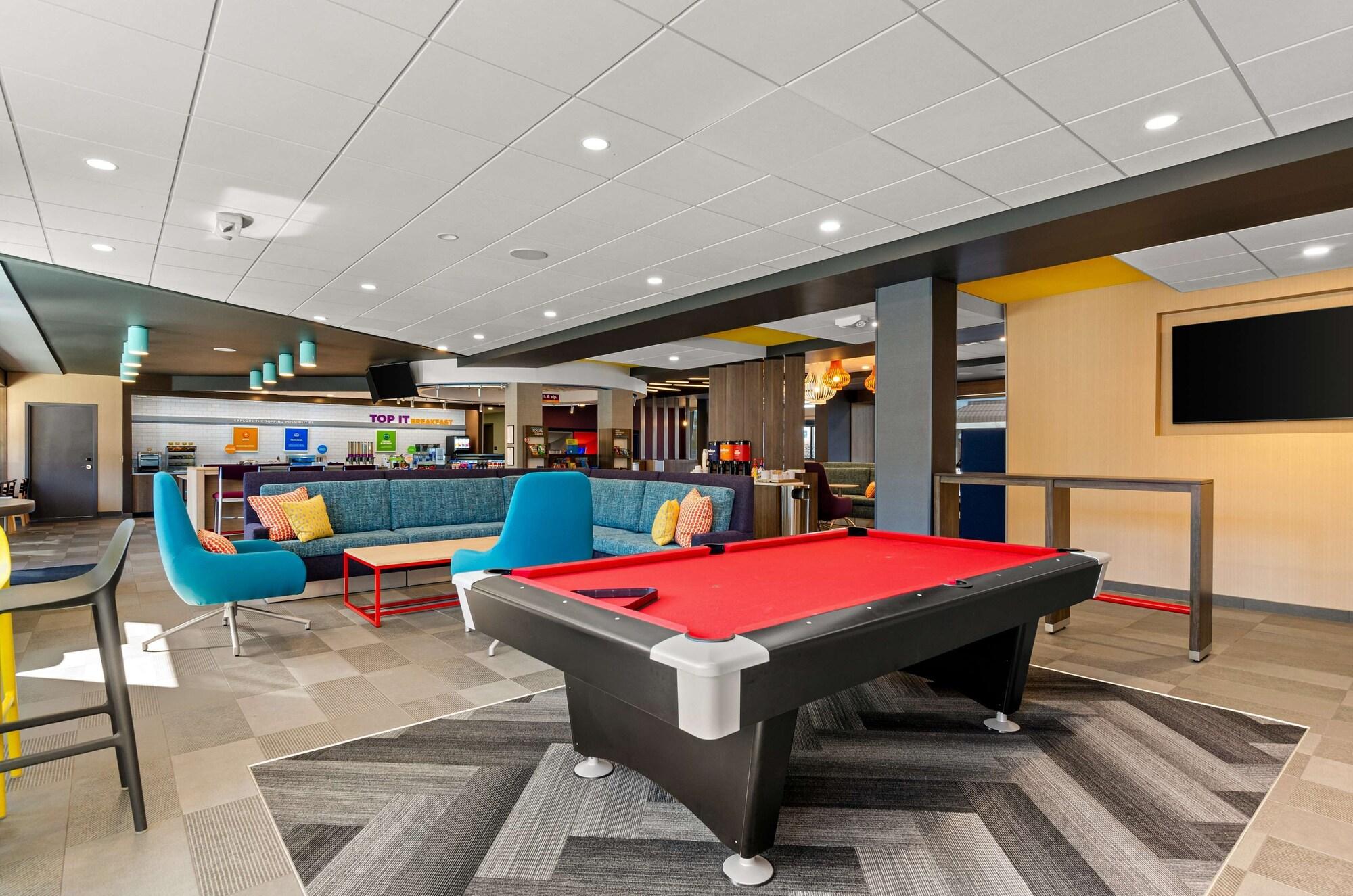Vista Lobby Tru By Hilton Christiansburg